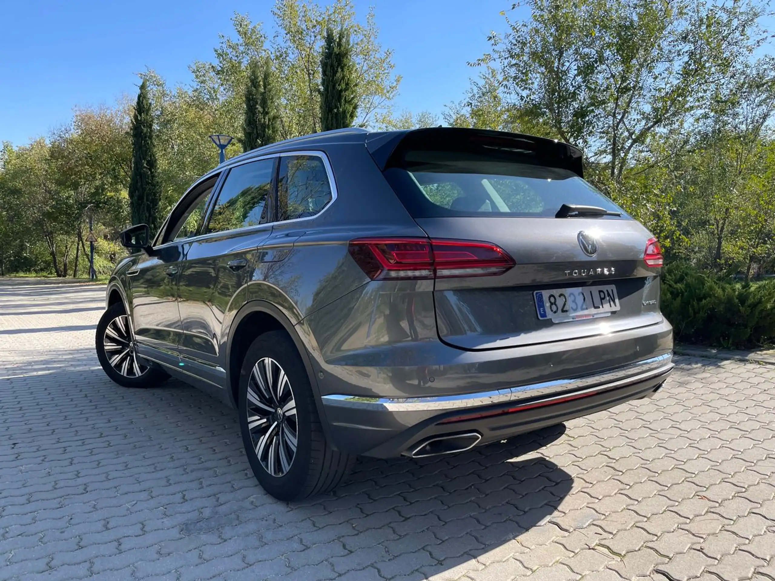 Volkswagen - Touareg