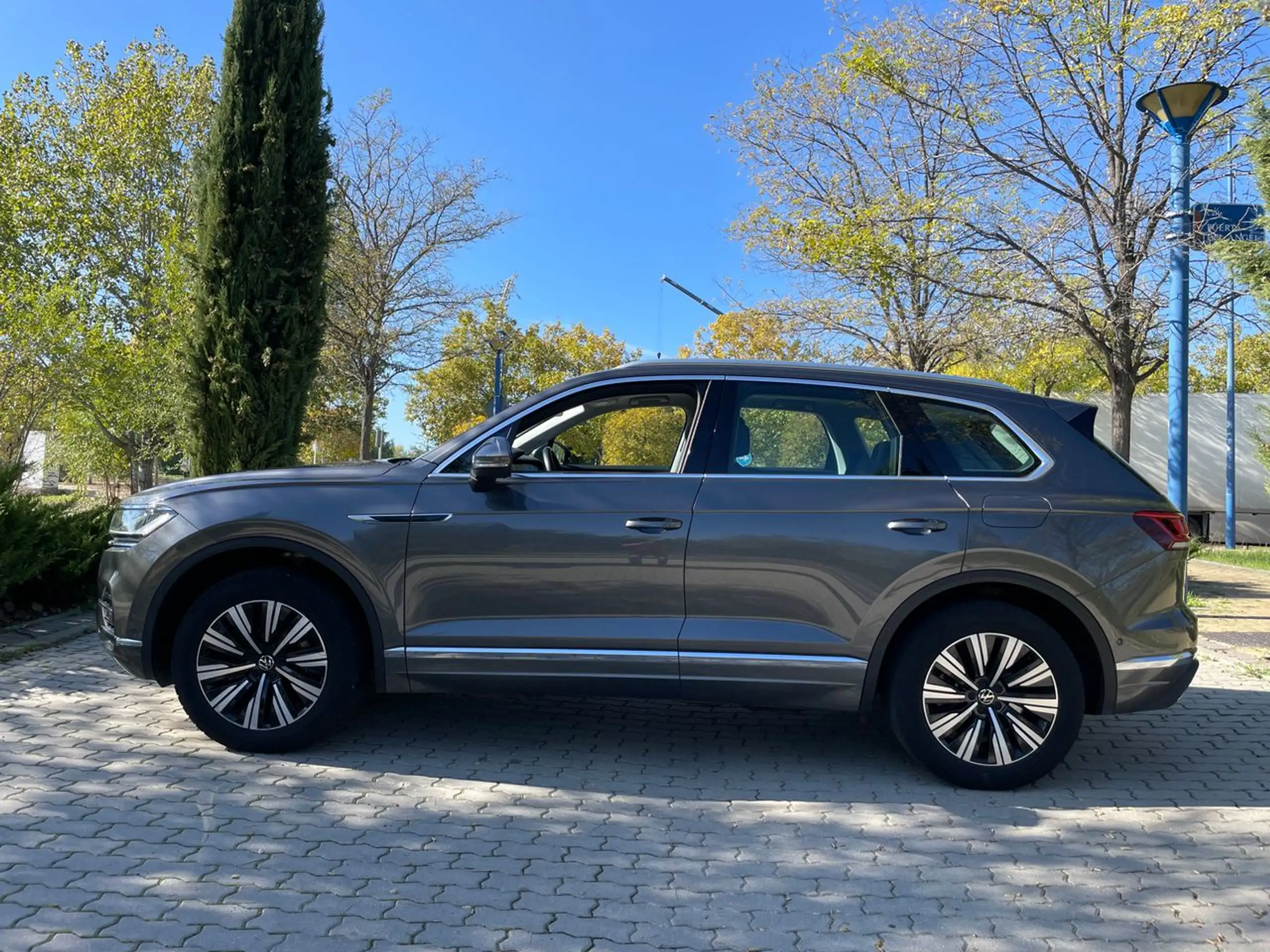 Volkswagen - Touareg