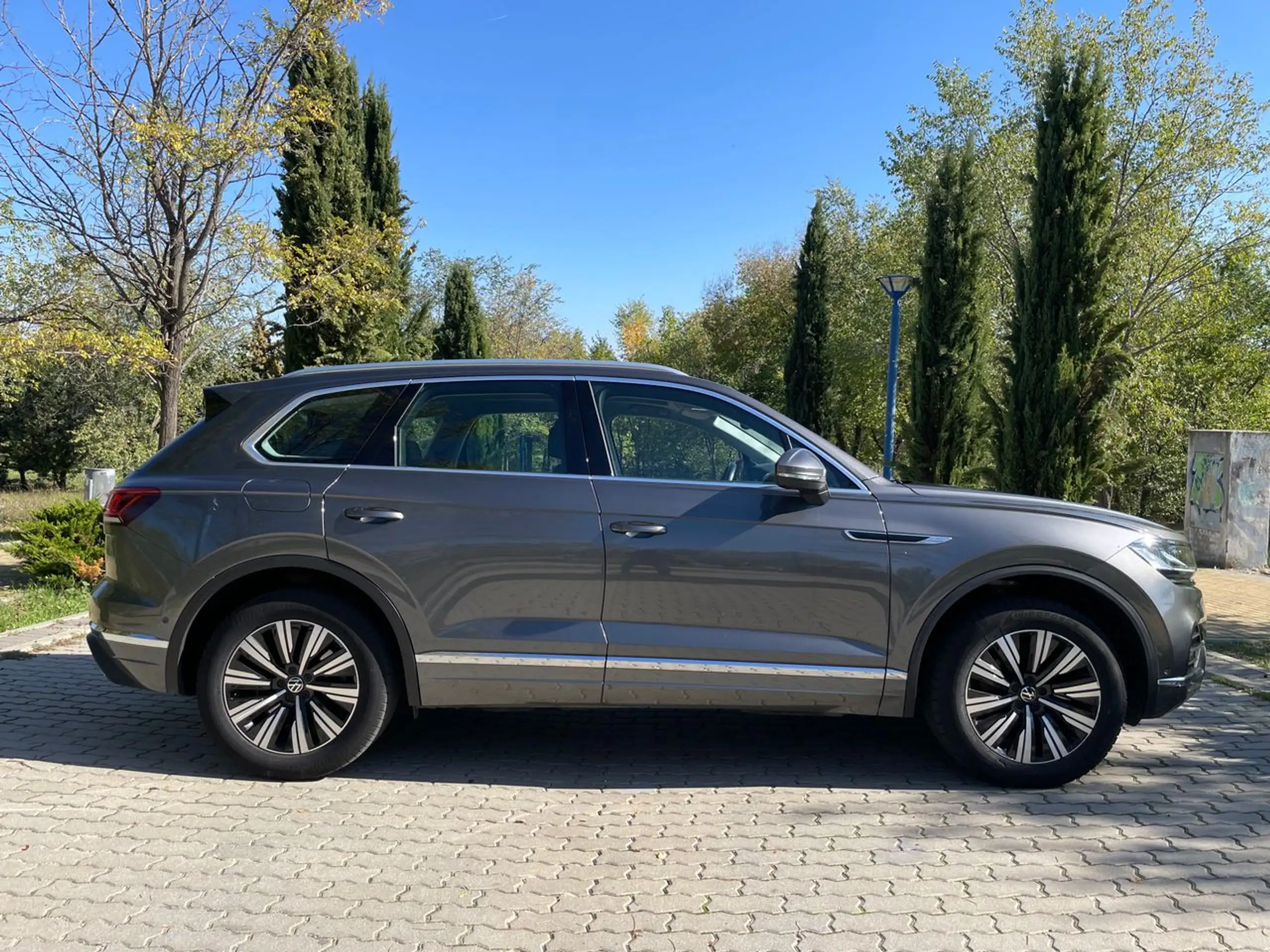 Volkswagen - Touareg