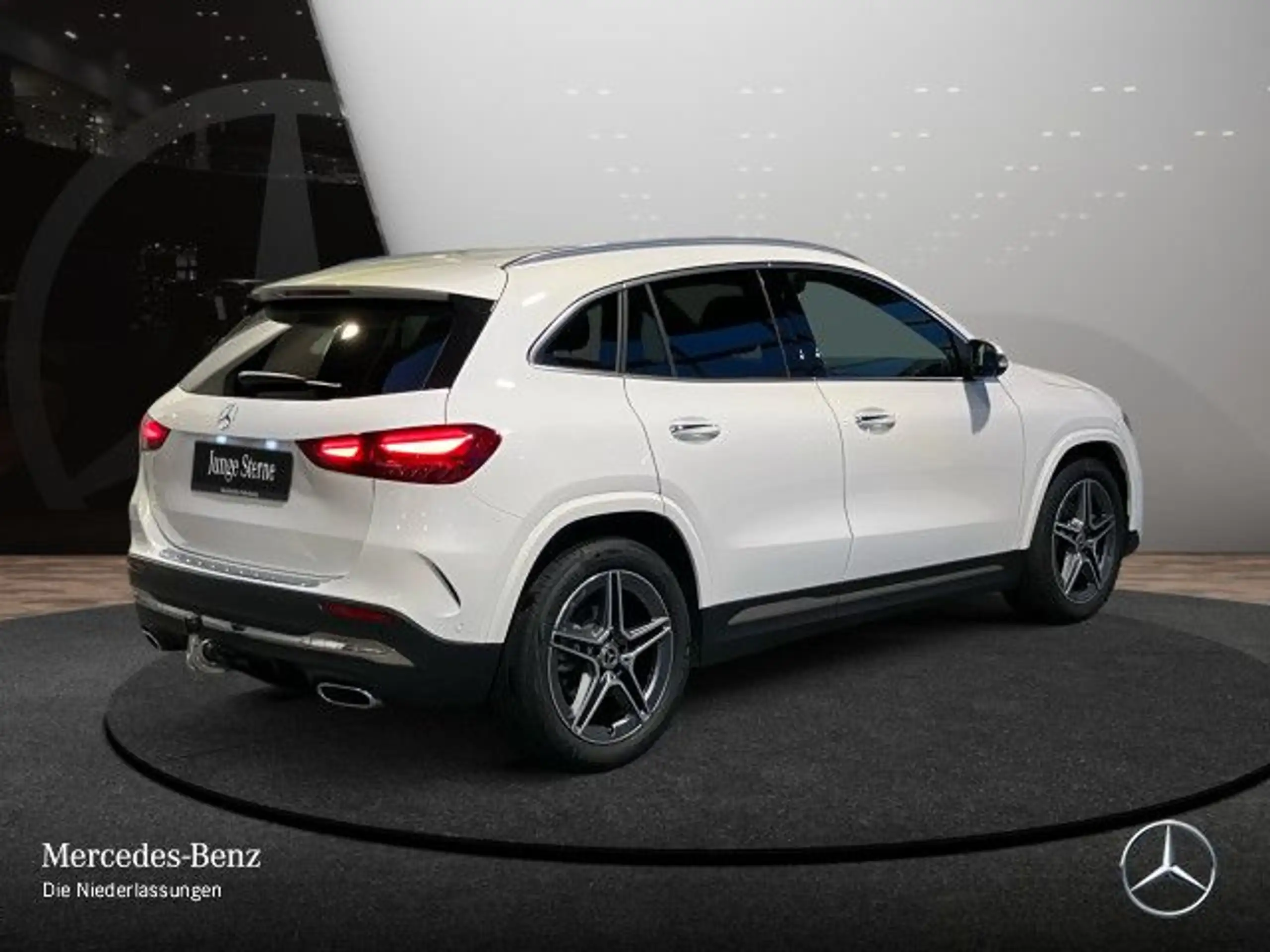 Mercedes-Benz - GLA 200