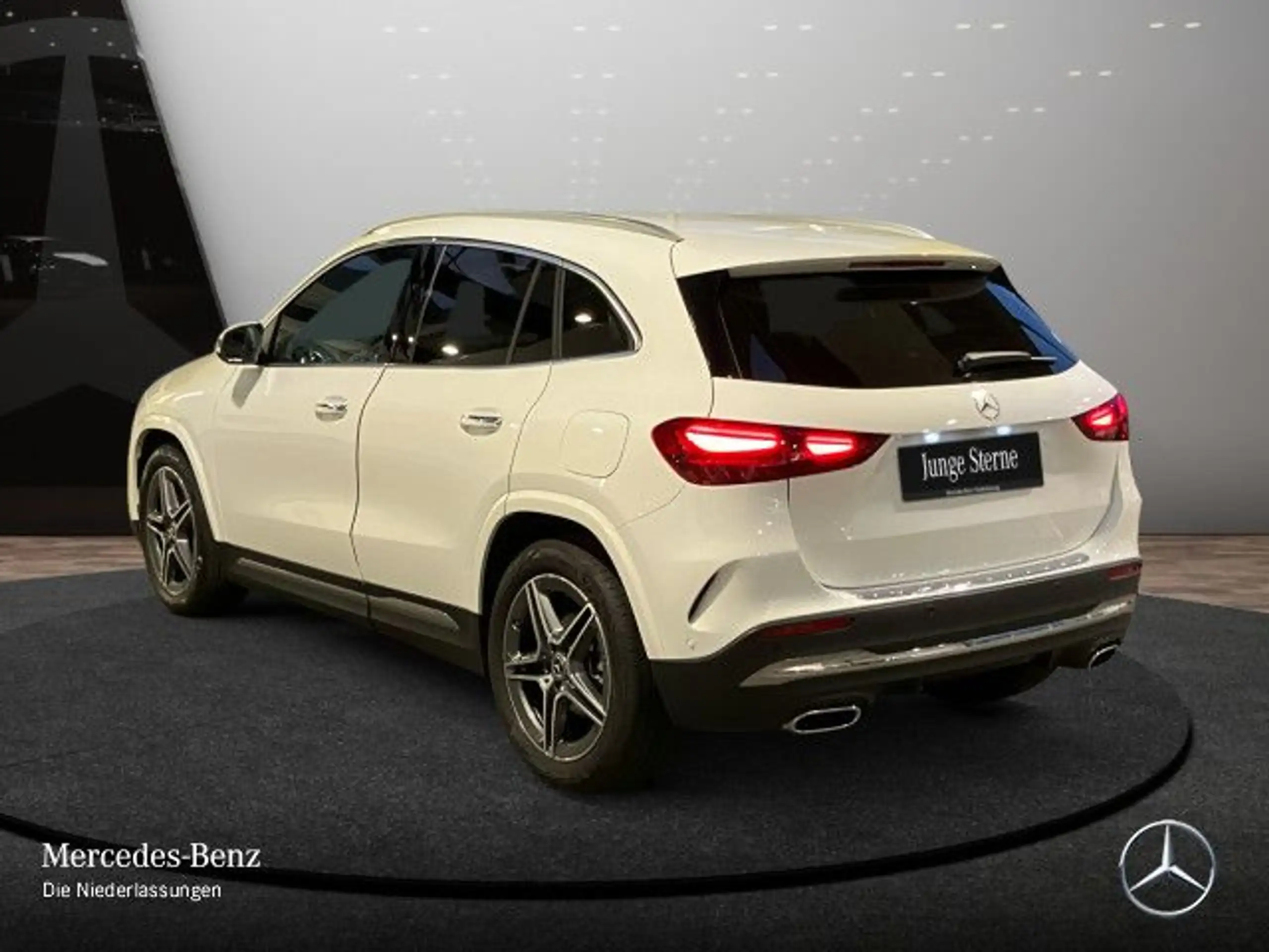 Mercedes-Benz - GLA 200