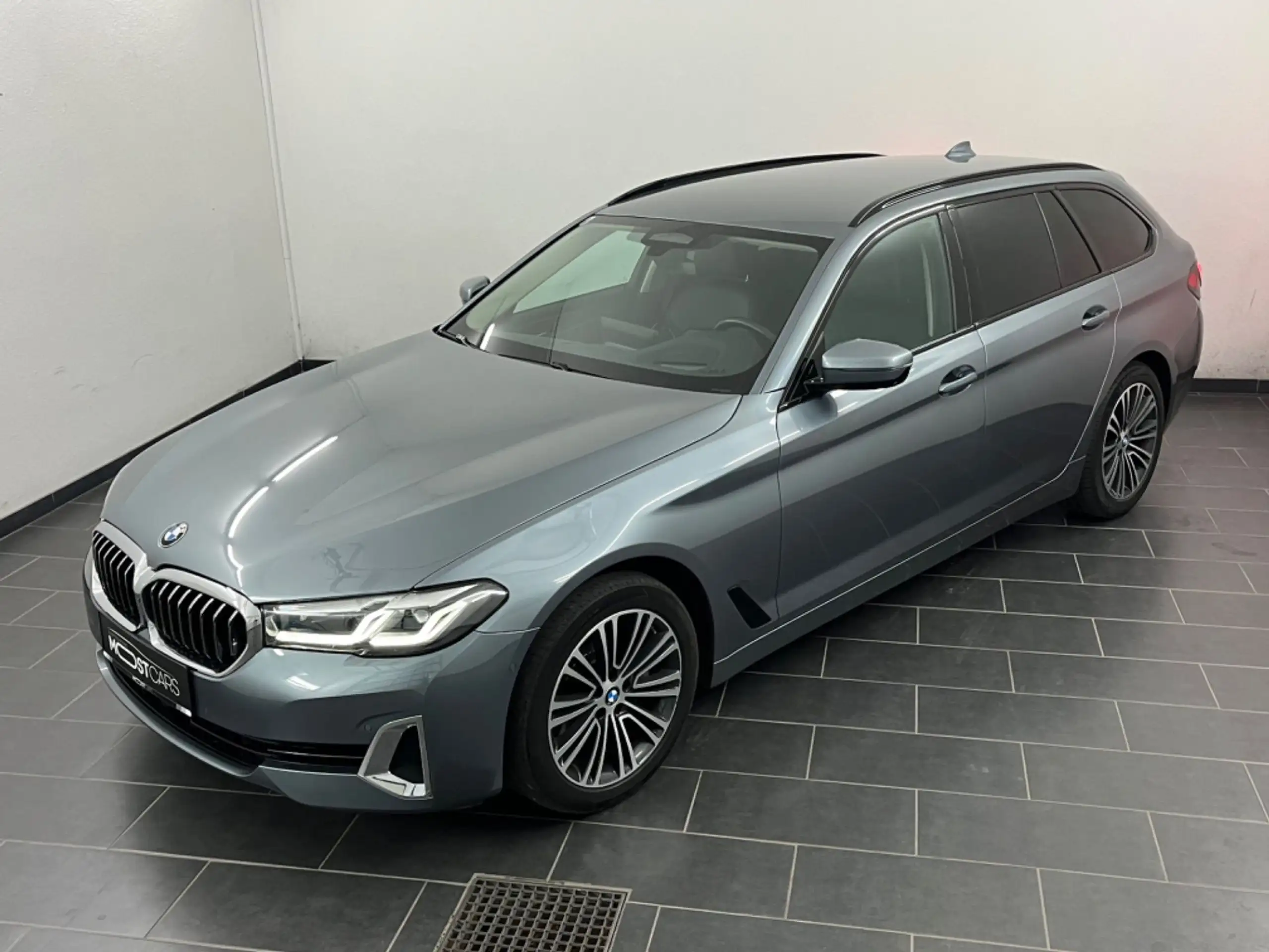 BMW - 530