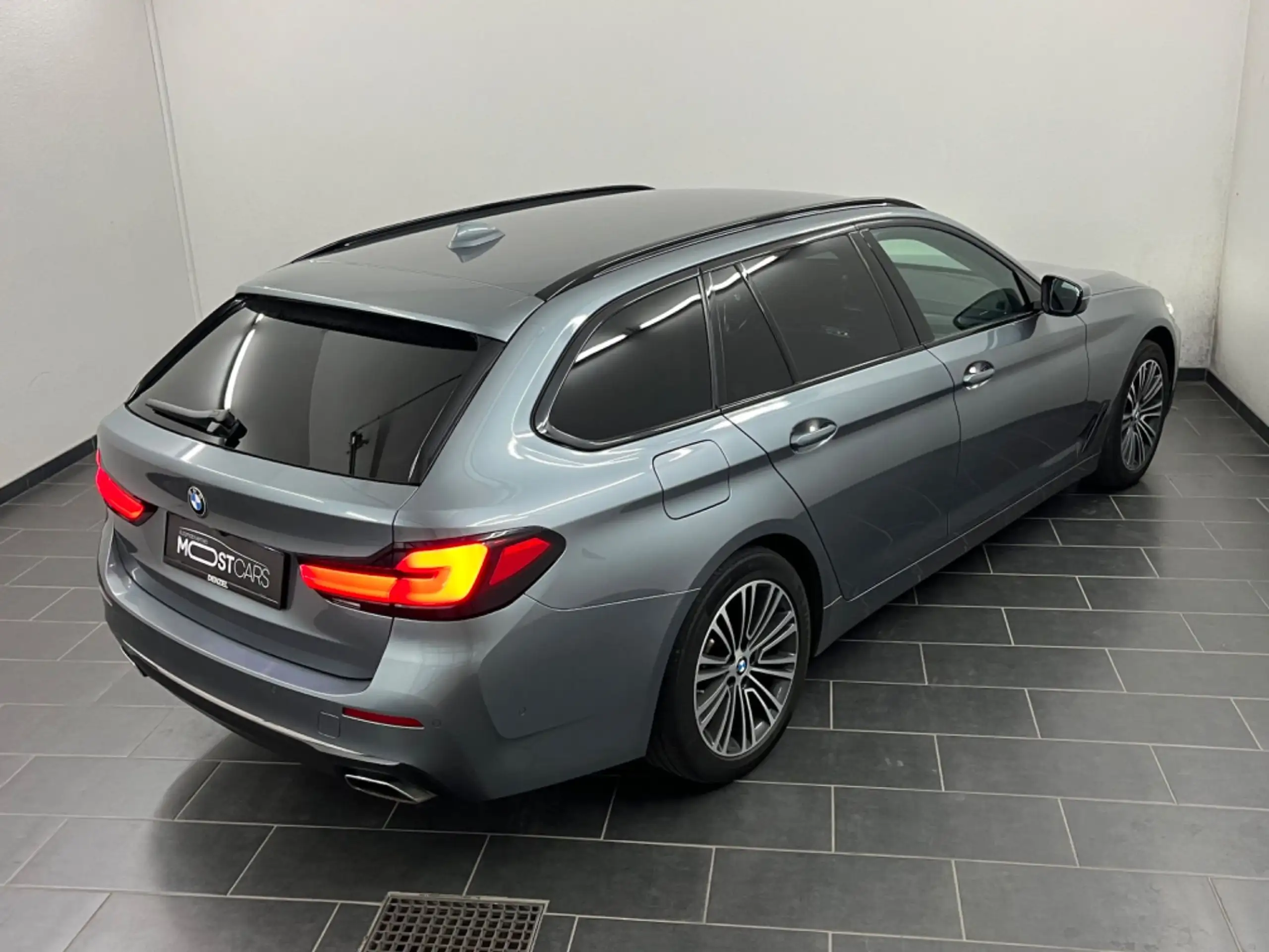 BMW - 530