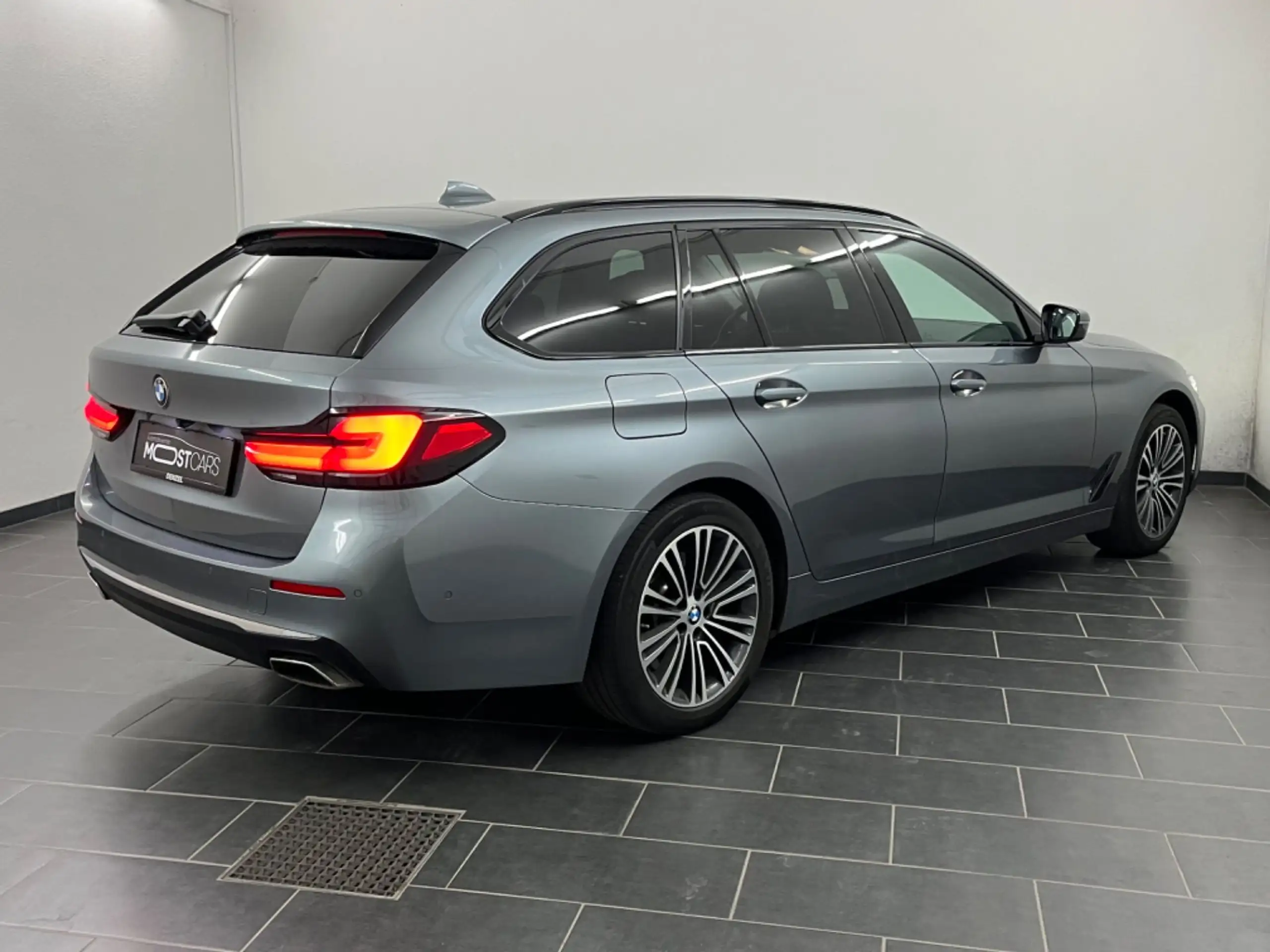 BMW - 530