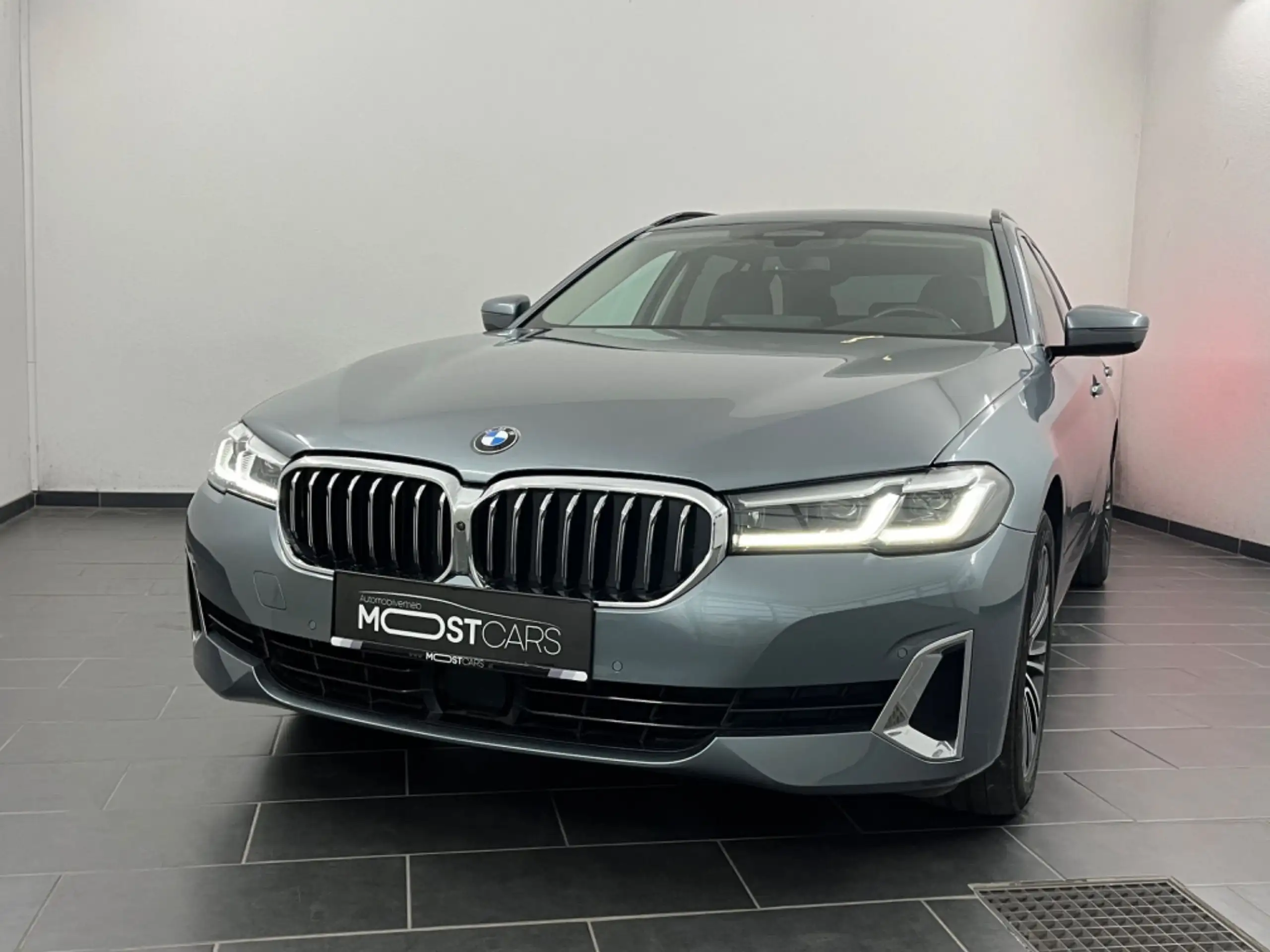 BMW - 530