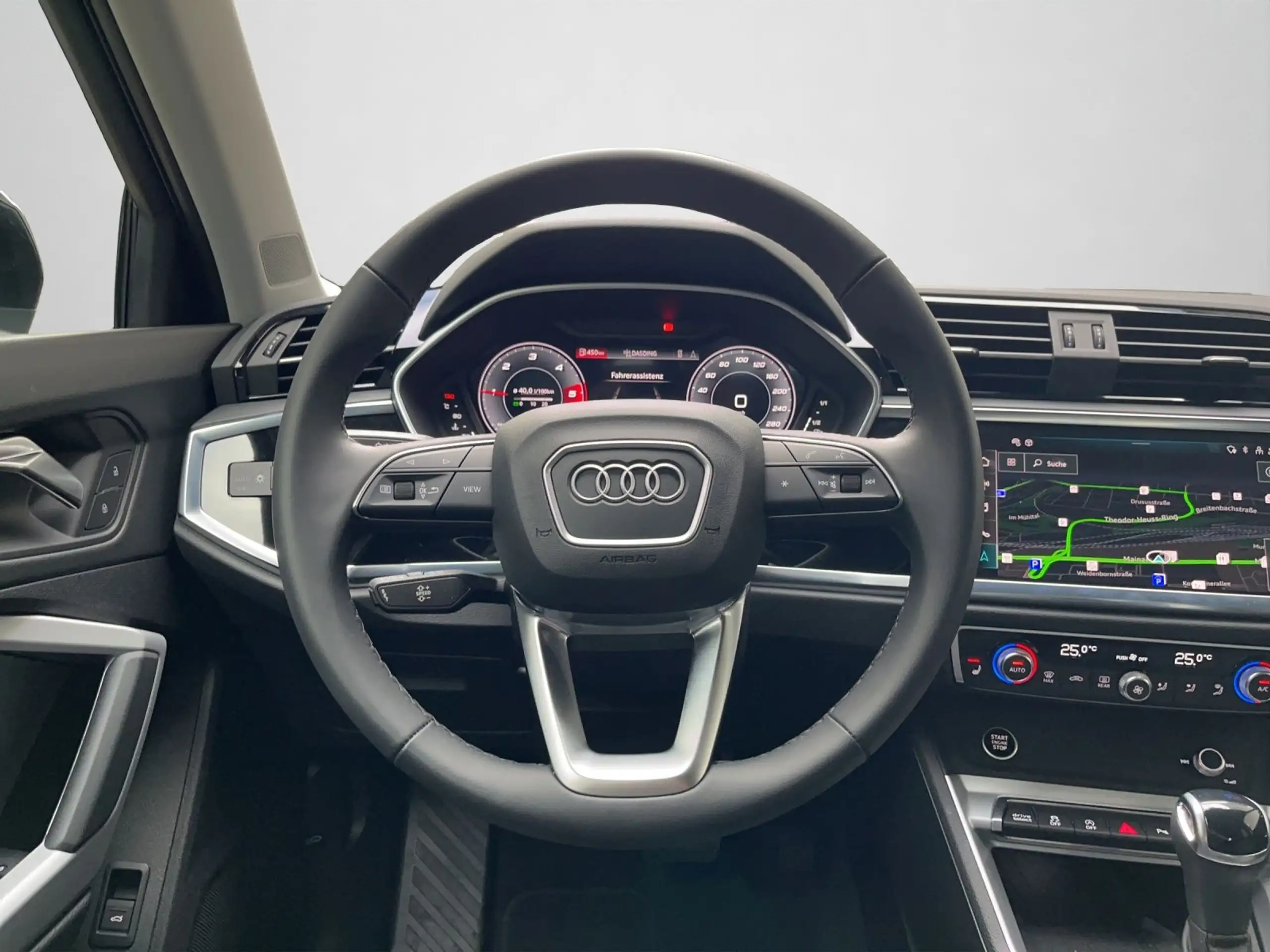 Audi - Q3