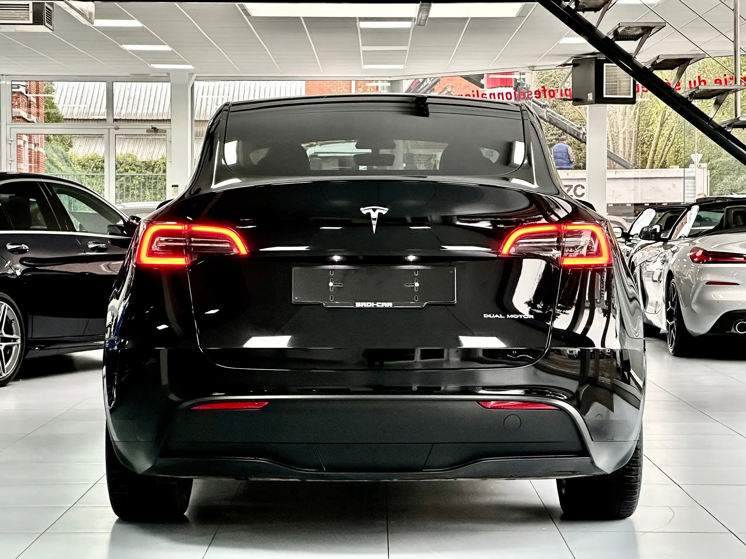 Tesla - Model Y