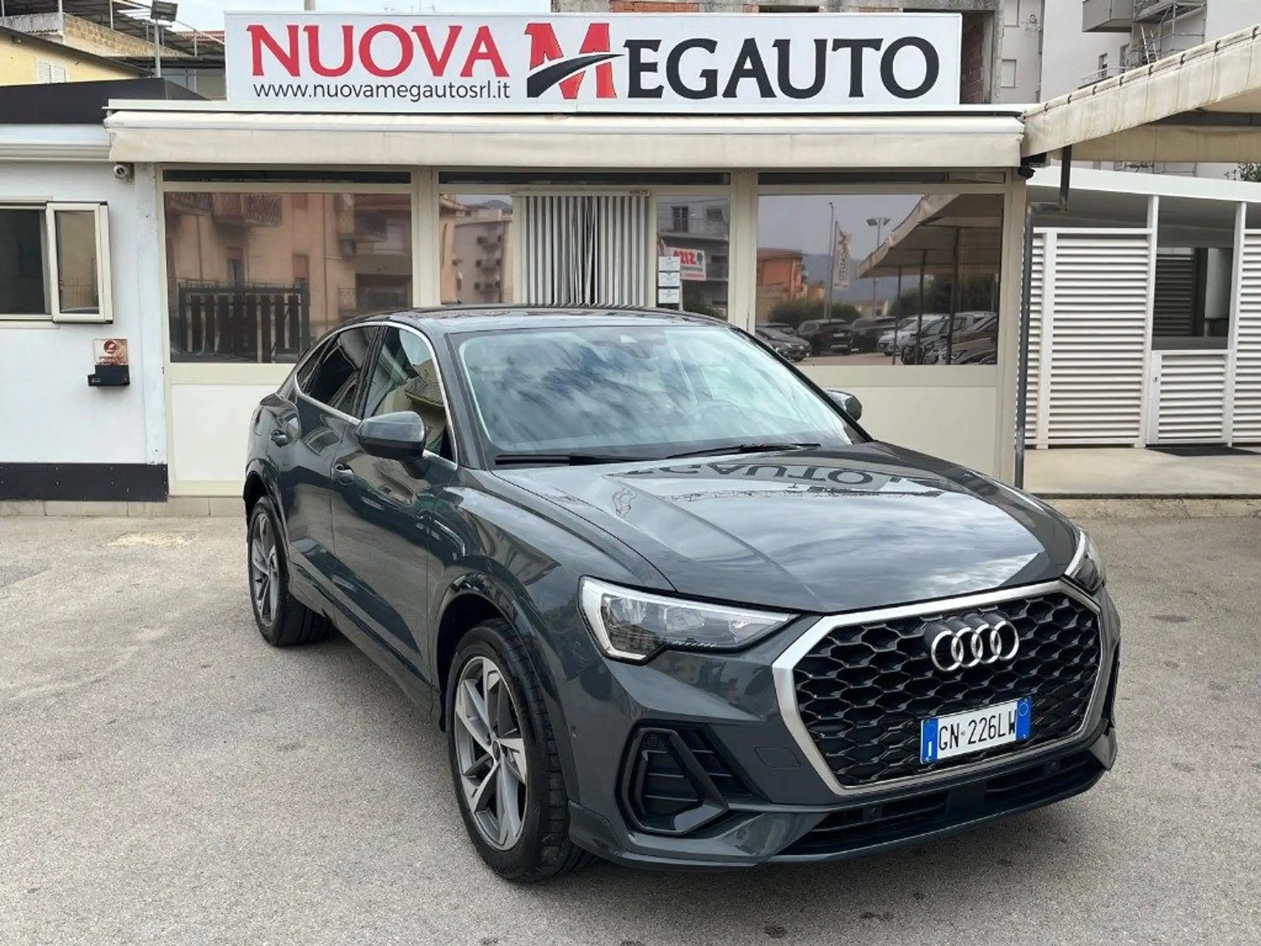 Audi - Q3