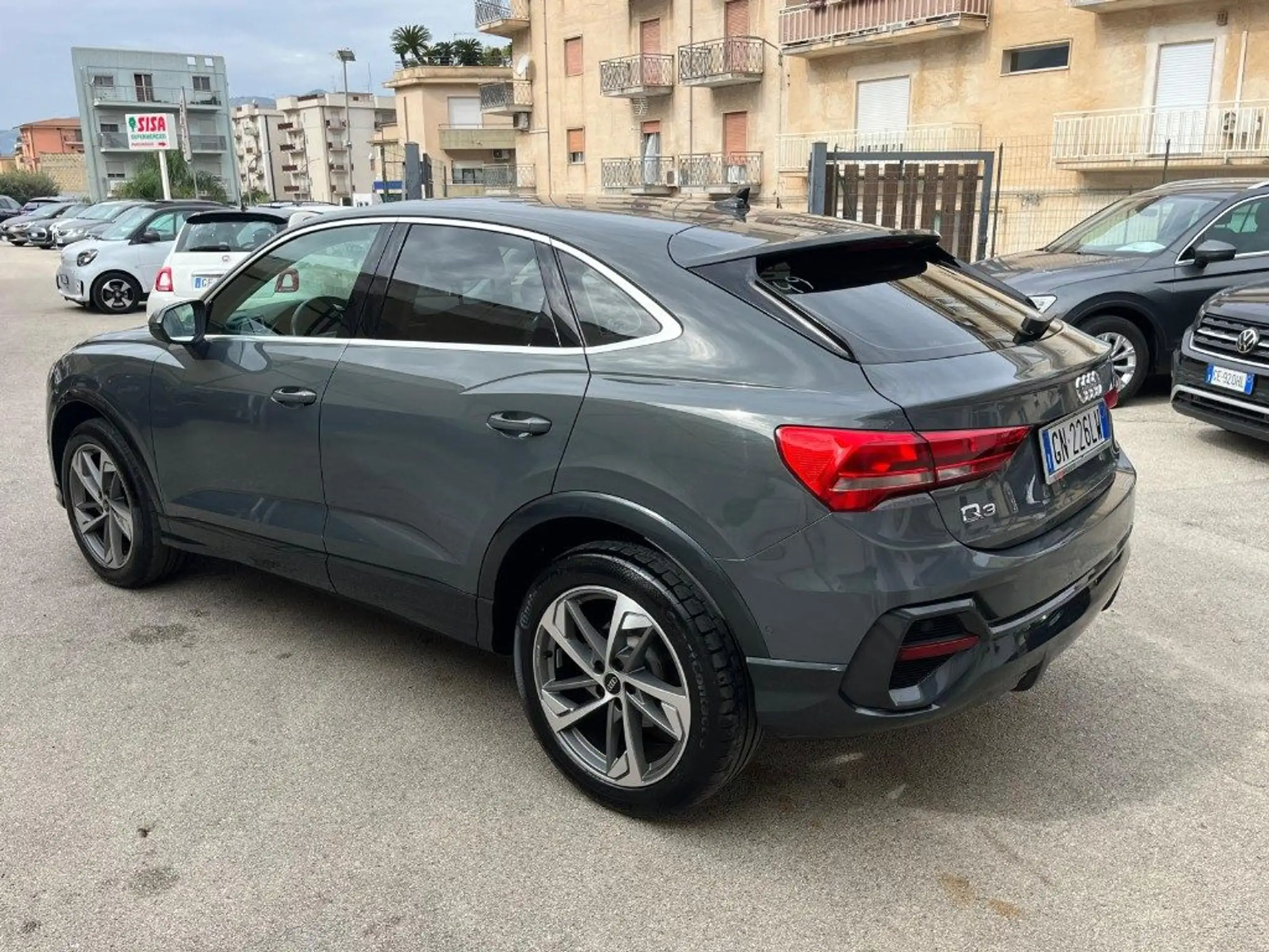 Audi - Q3