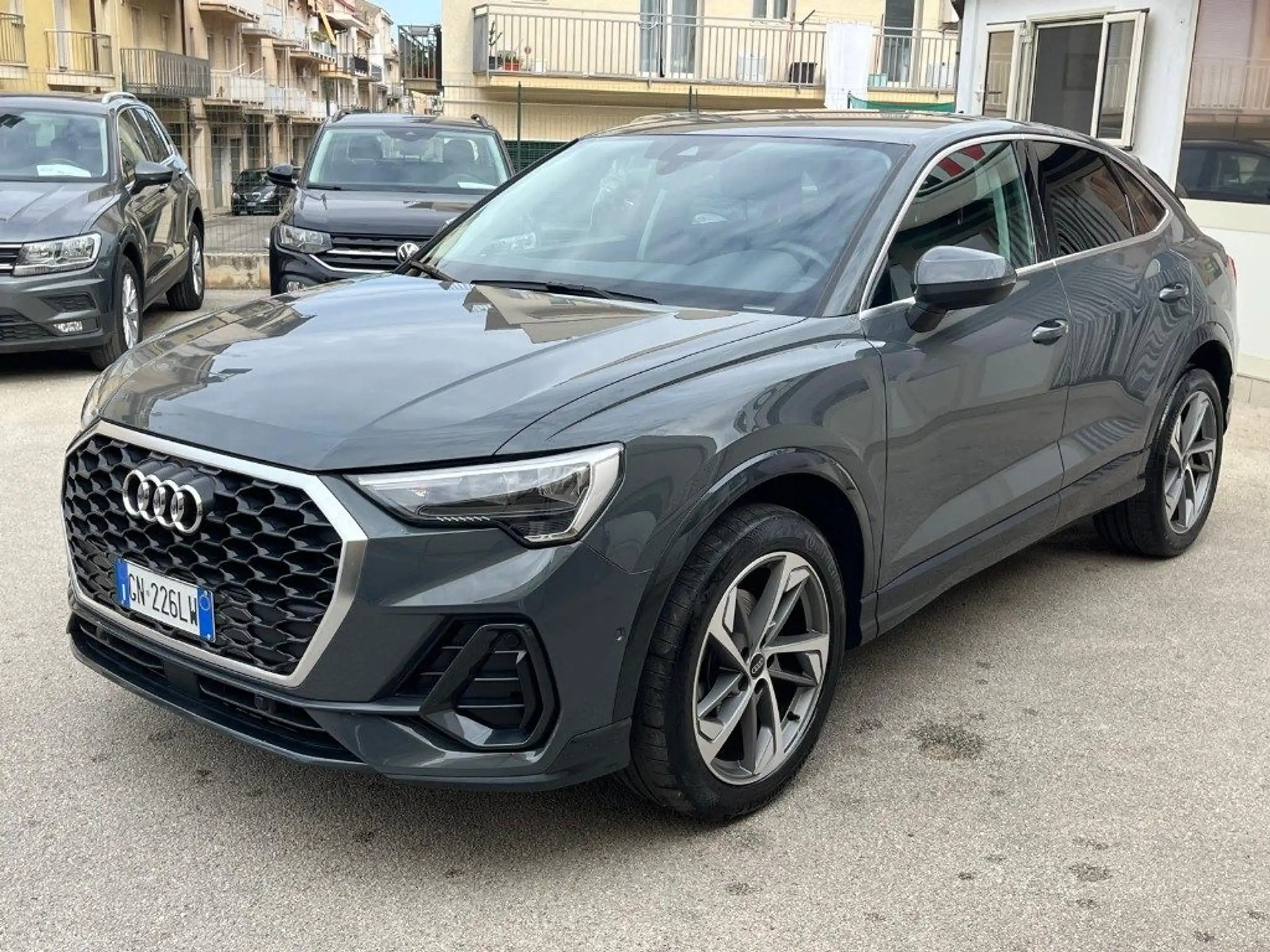 Audi - Q3