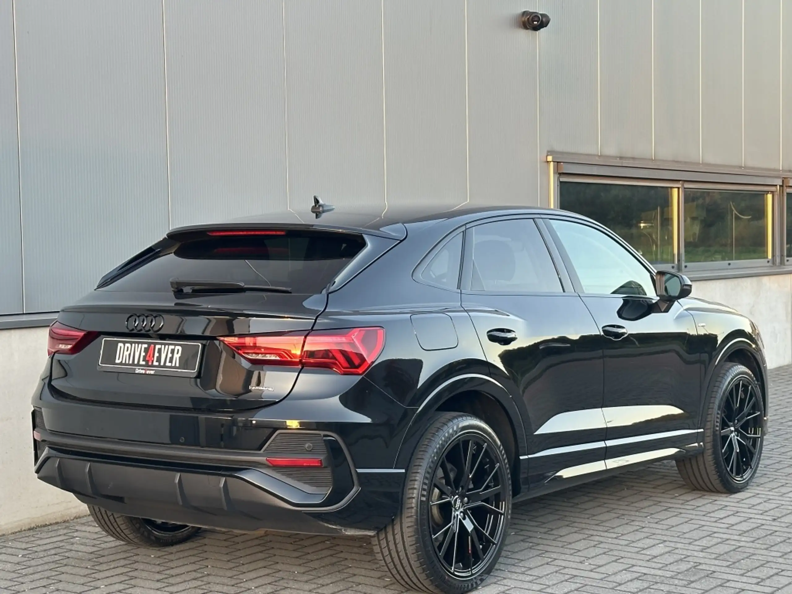 Audi - Q3