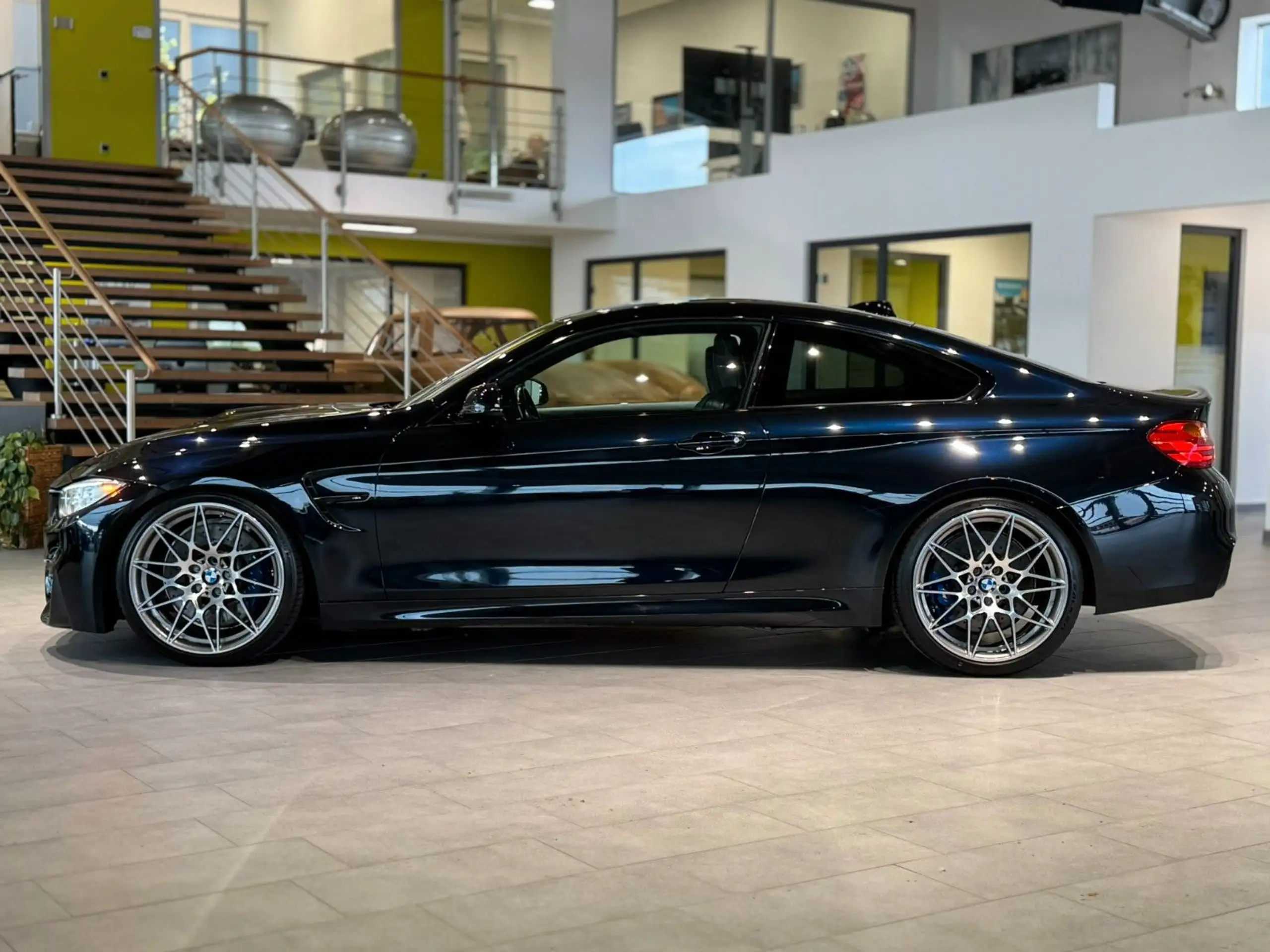 BMW - M4