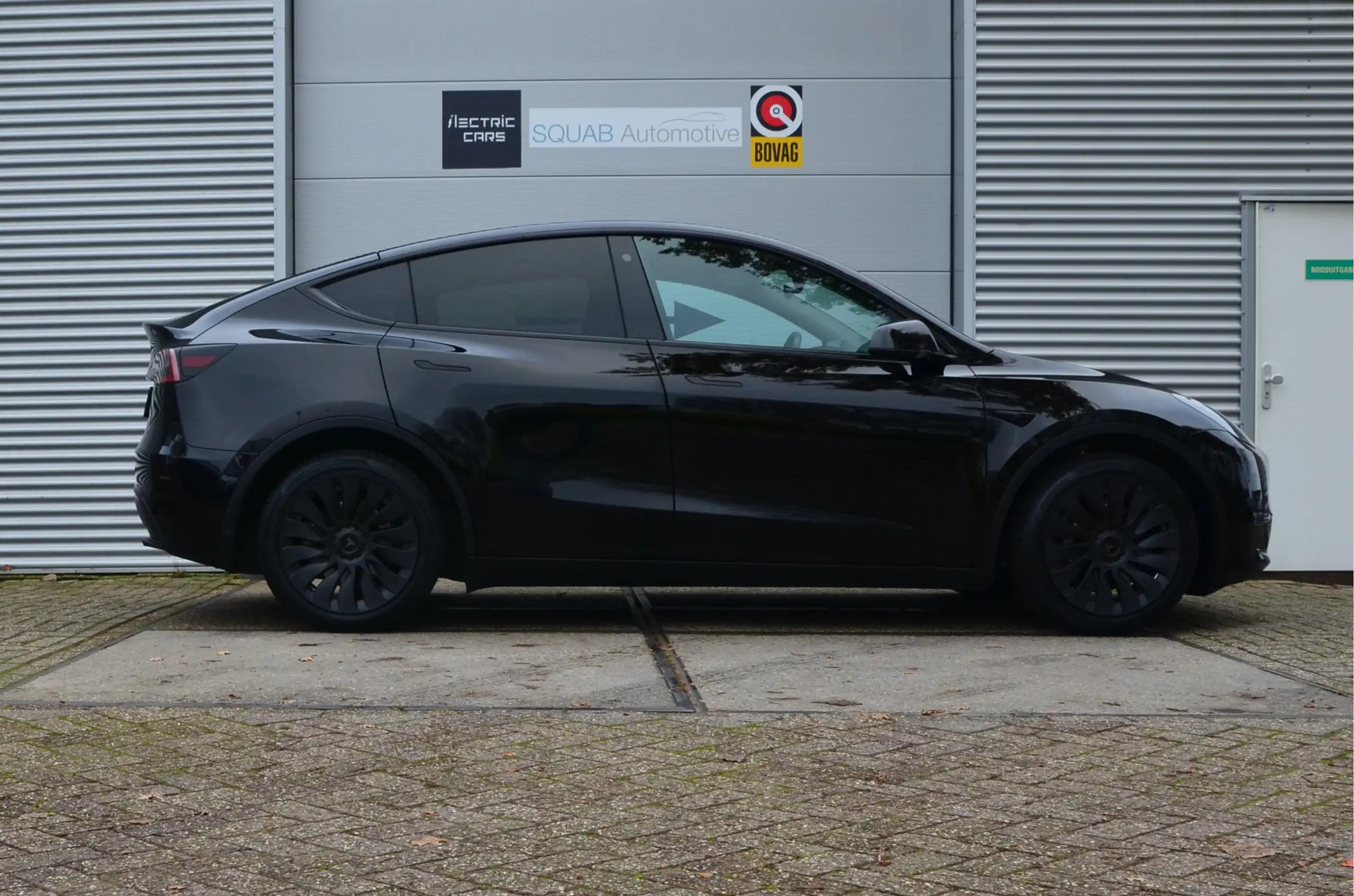 Tesla - Model Y