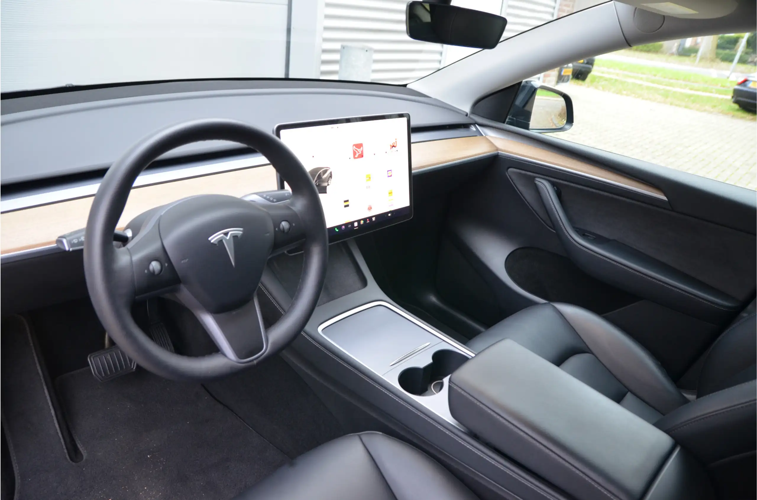 Tesla - Model Y