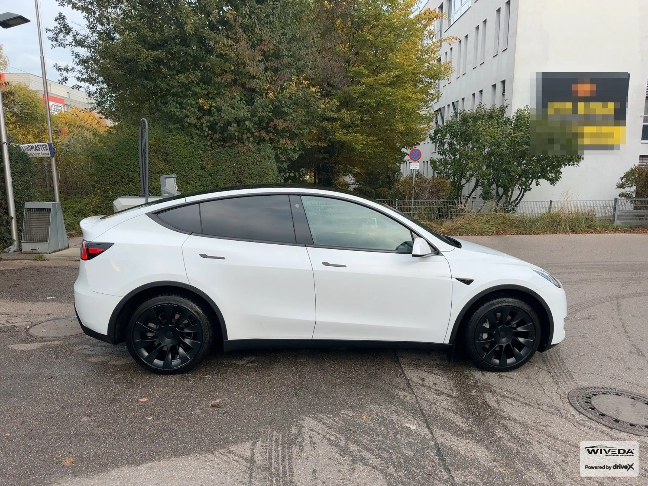 Tesla - Model Y