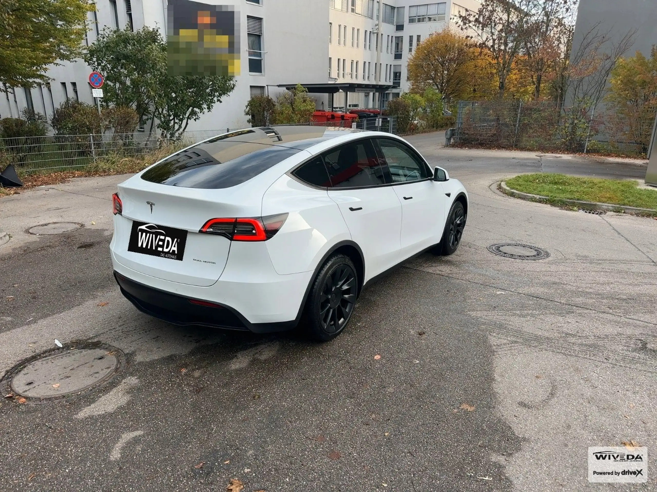 Tesla - Model Y