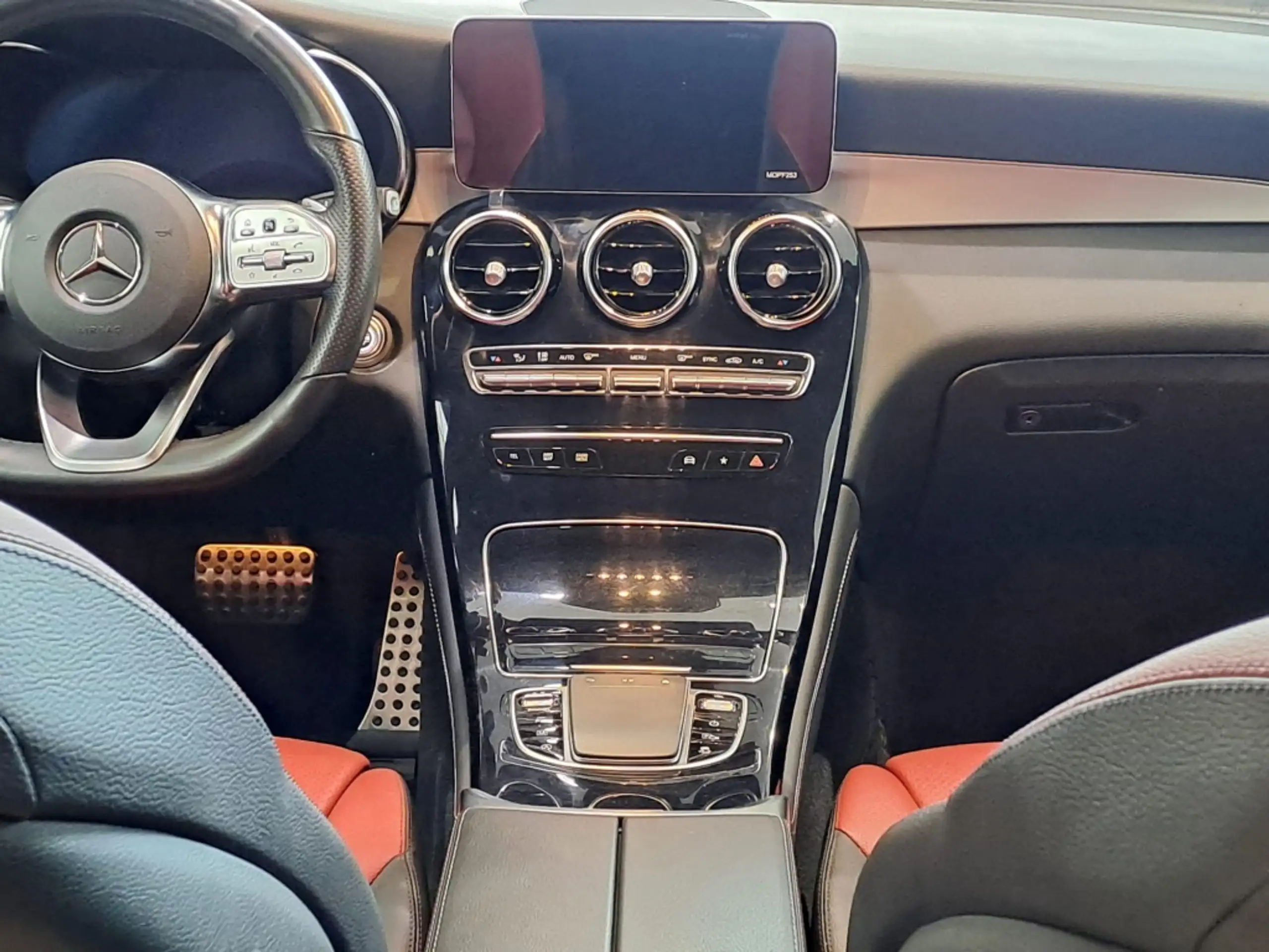 Mercedes-Benz - GLC 220