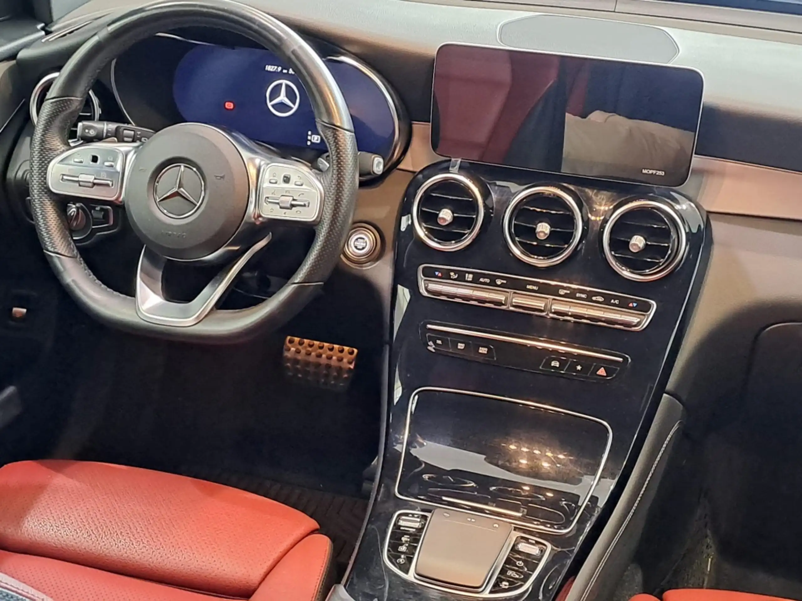 Mercedes-Benz - GLC 220