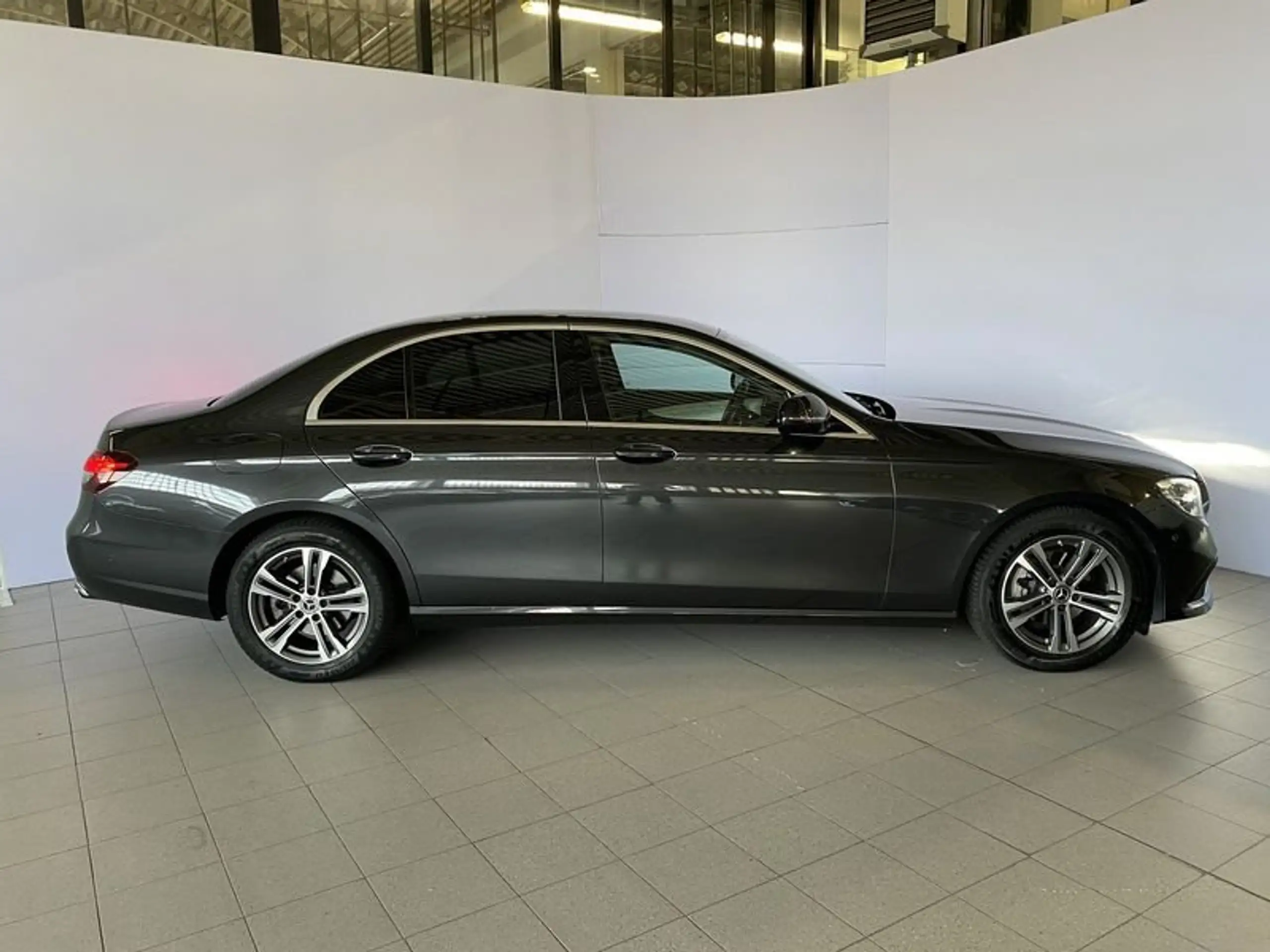 Mercedes-Benz - E 220