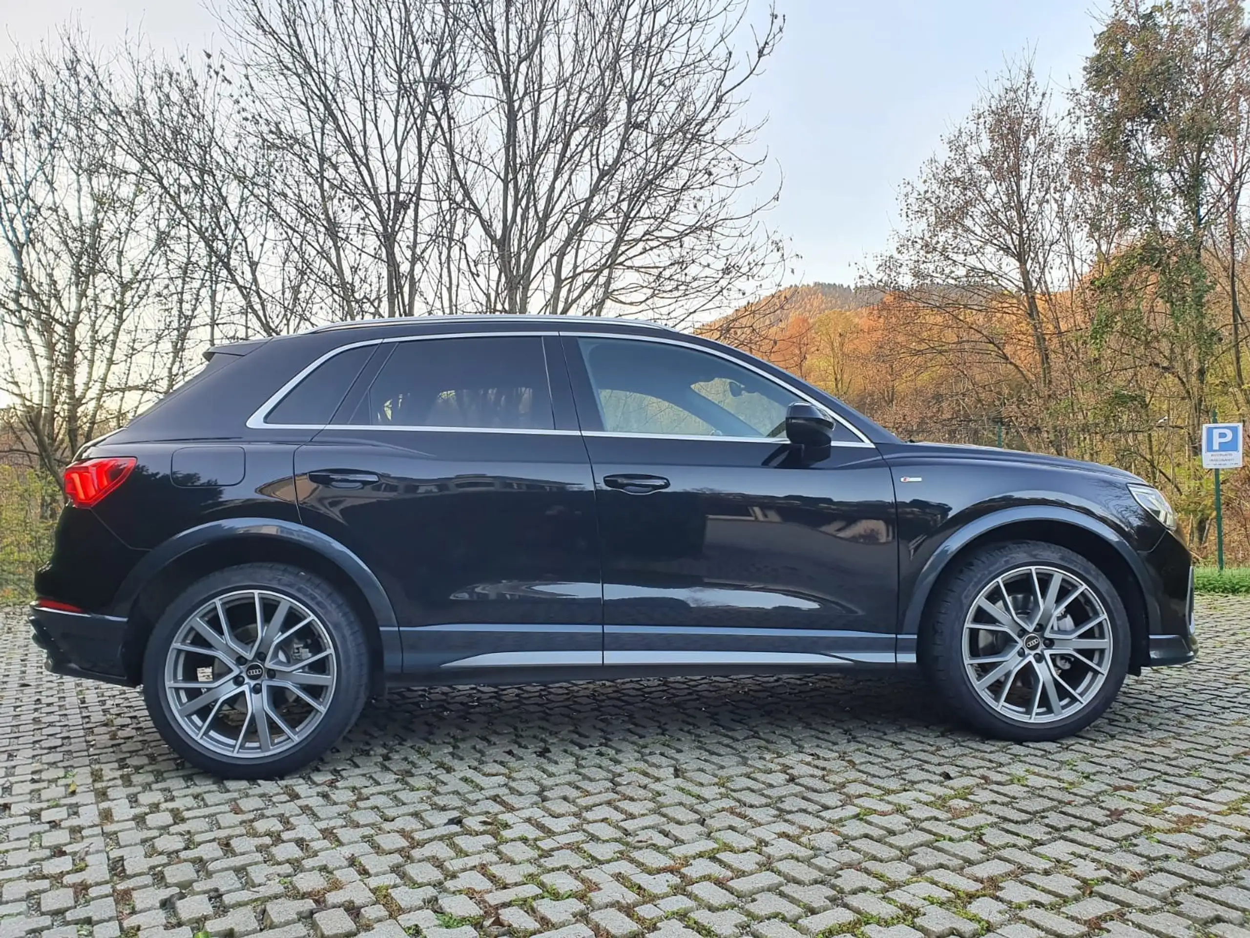 Audi - Q3