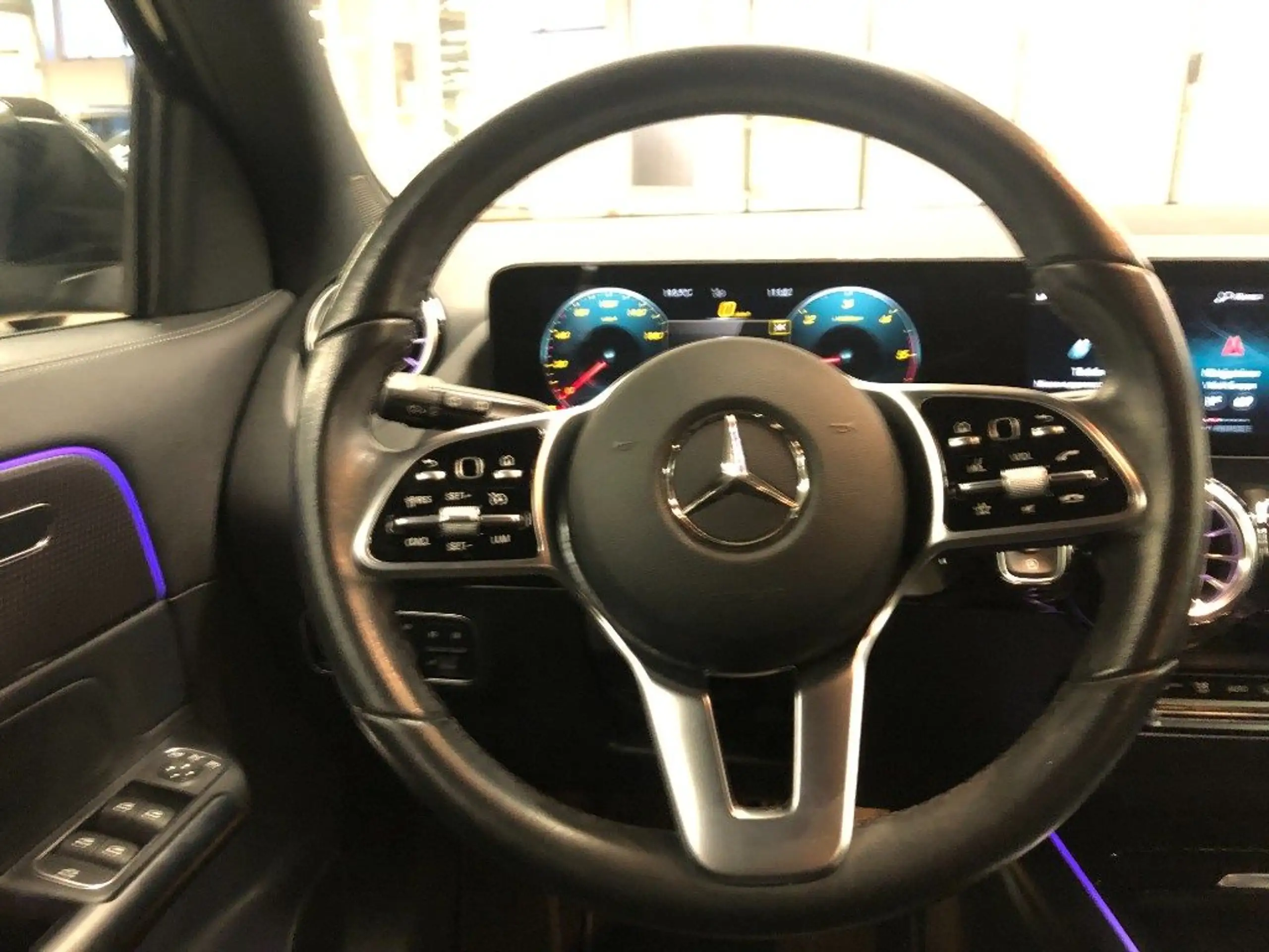 Mercedes-Benz - GLA 220