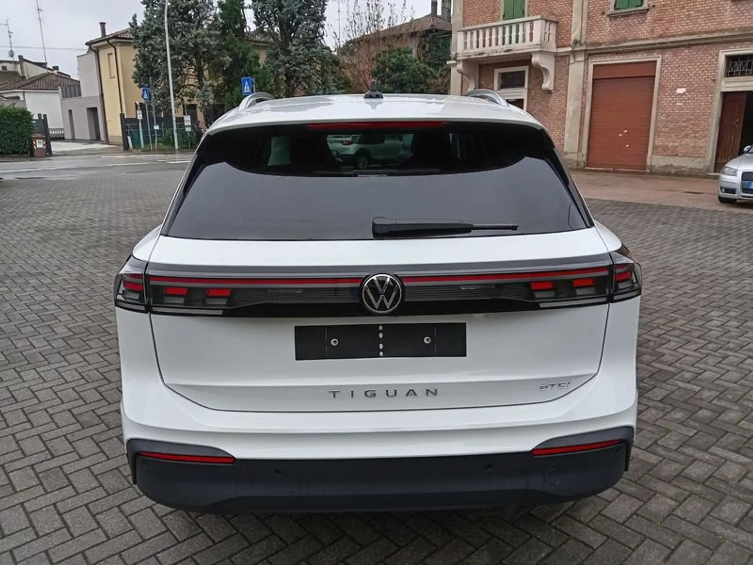 Volkswagen - Tiguan