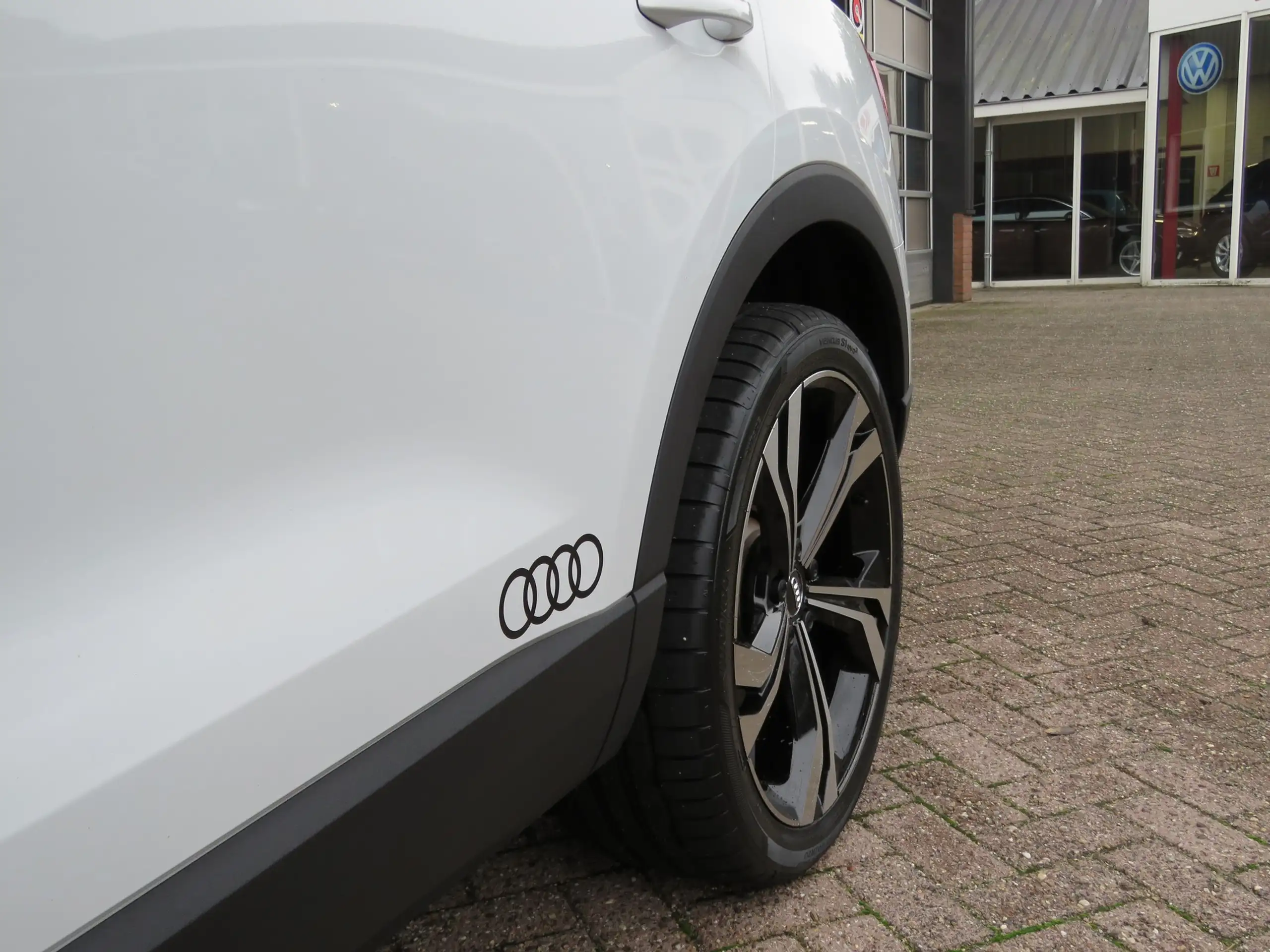 Audi - Q3