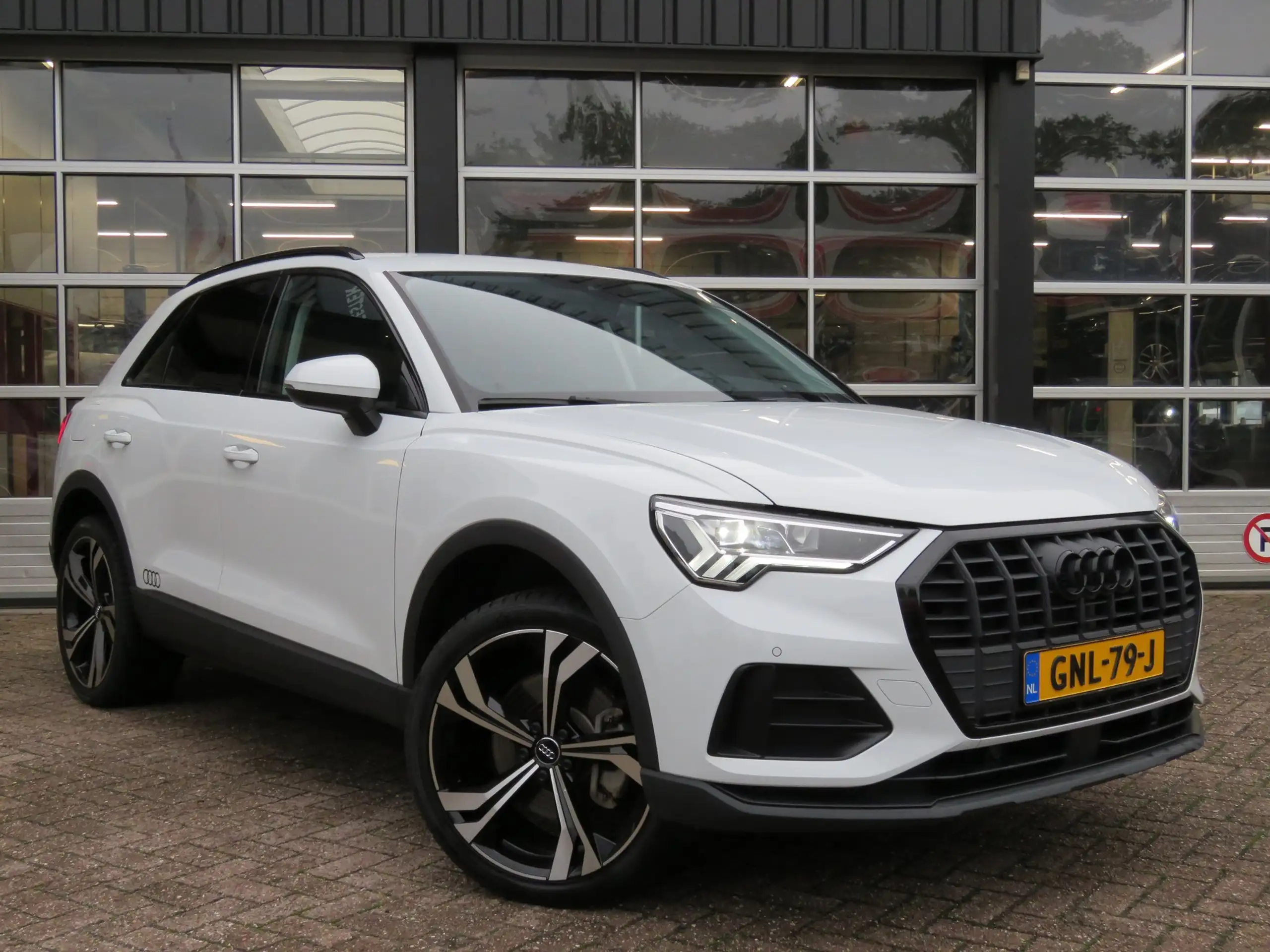 Audi - Q3