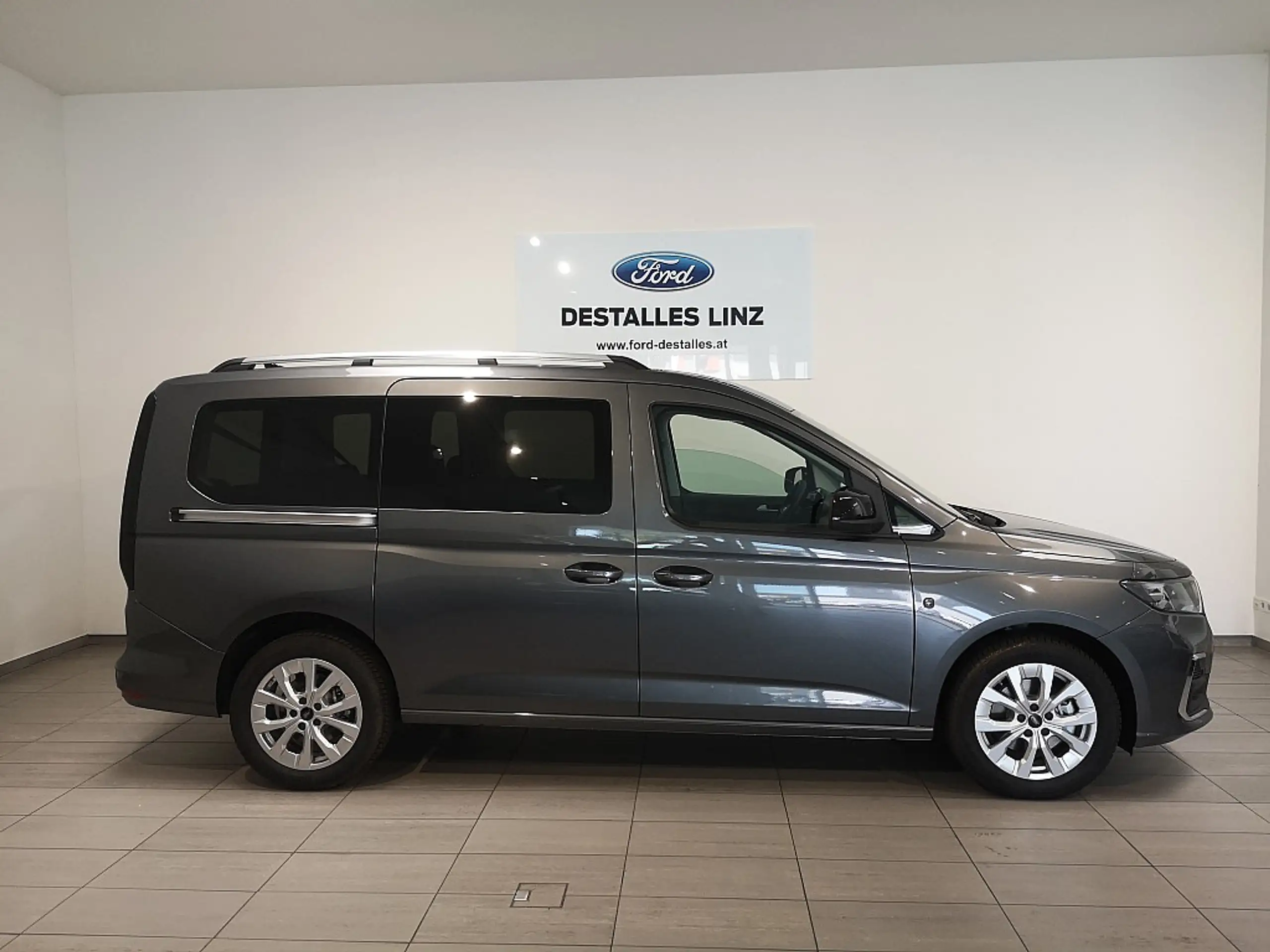 Ford - Grand Tourneo