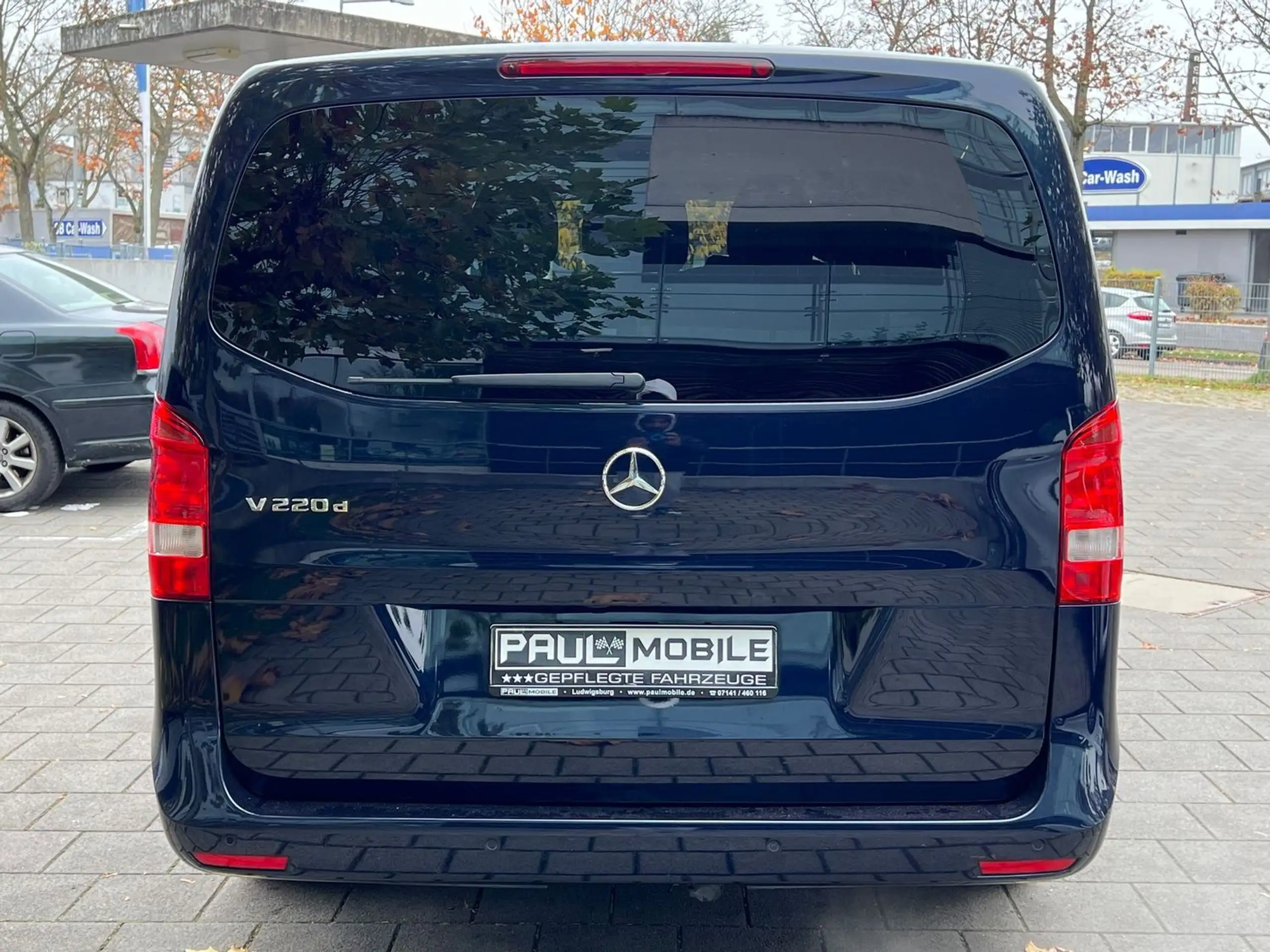 Mercedes-Benz - V 220