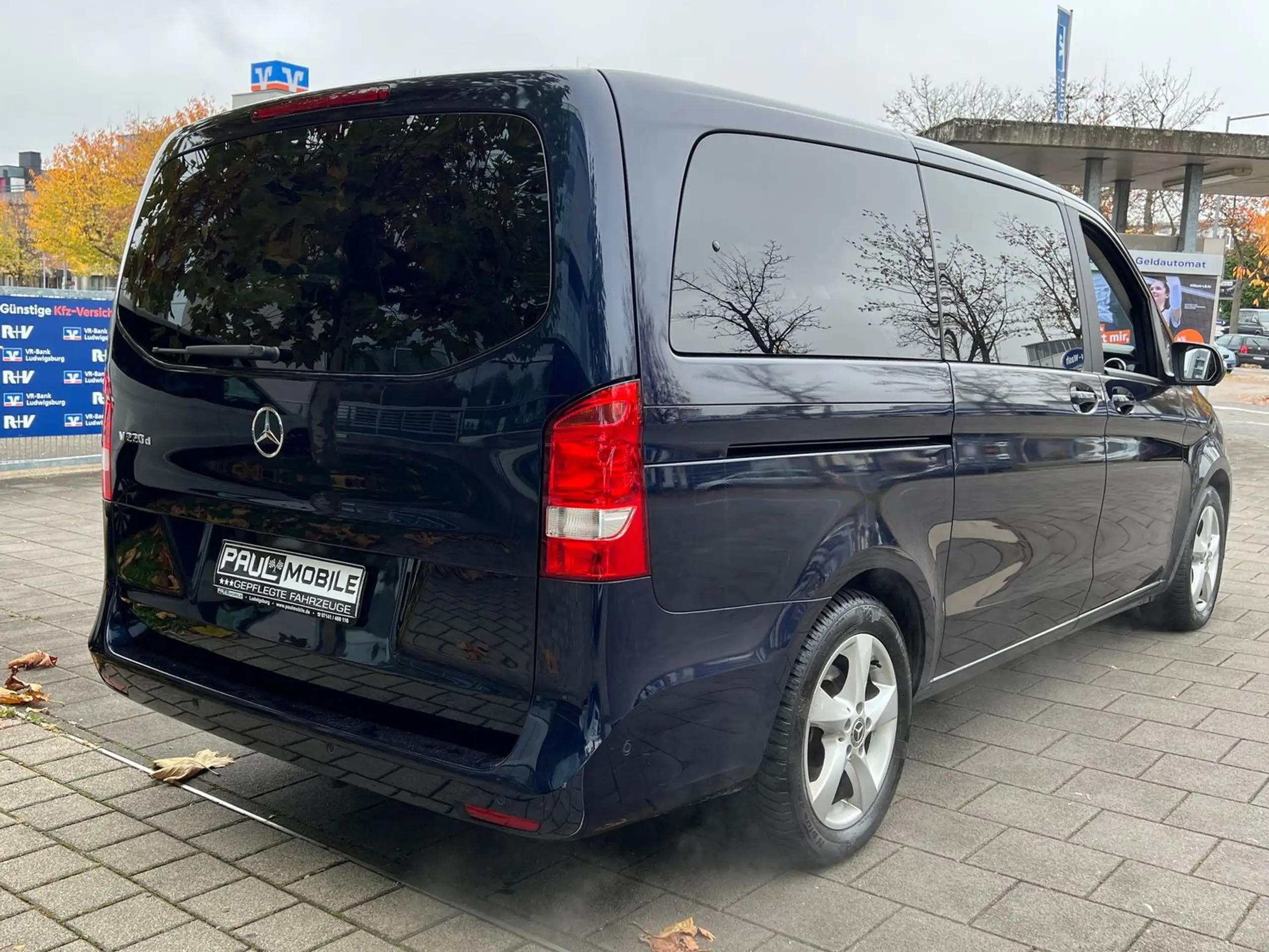 Mercedes-Benz - V 220