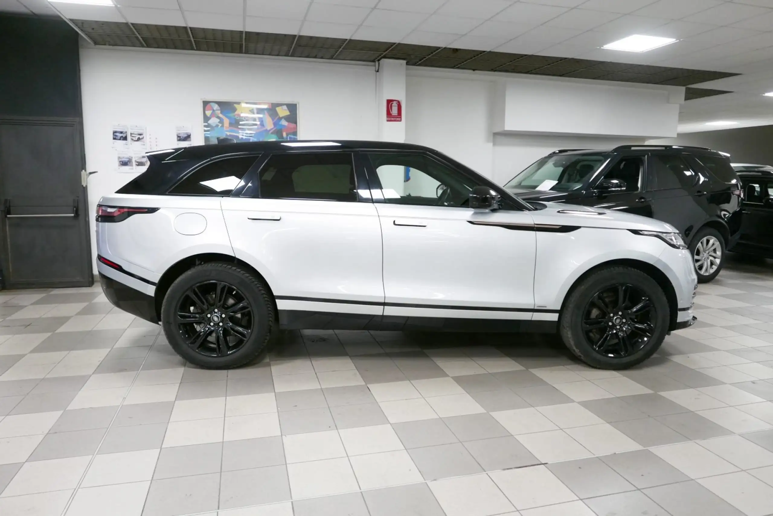 Land Rover - Range Rover Velar