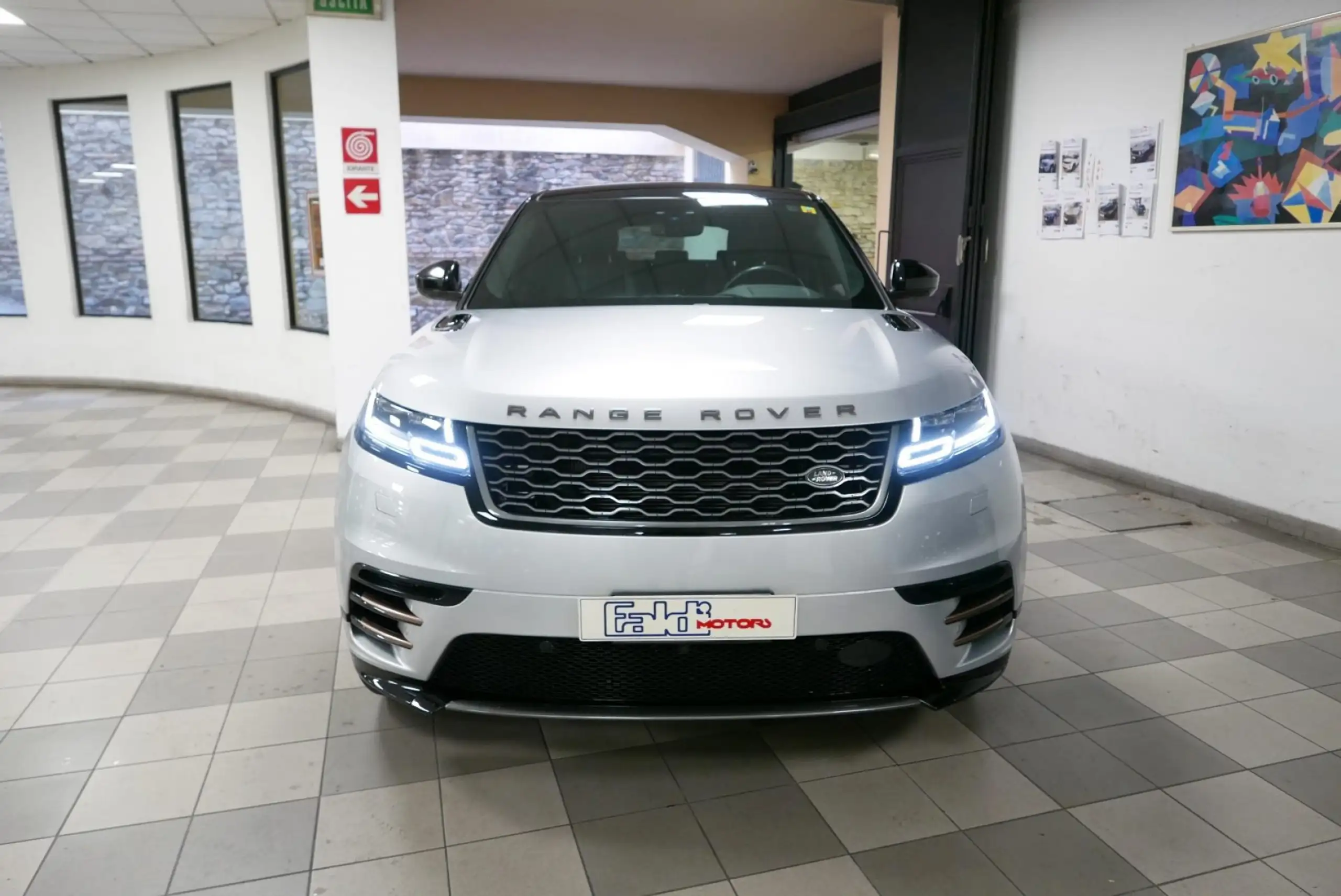 Land Rover - Range Rover Velar