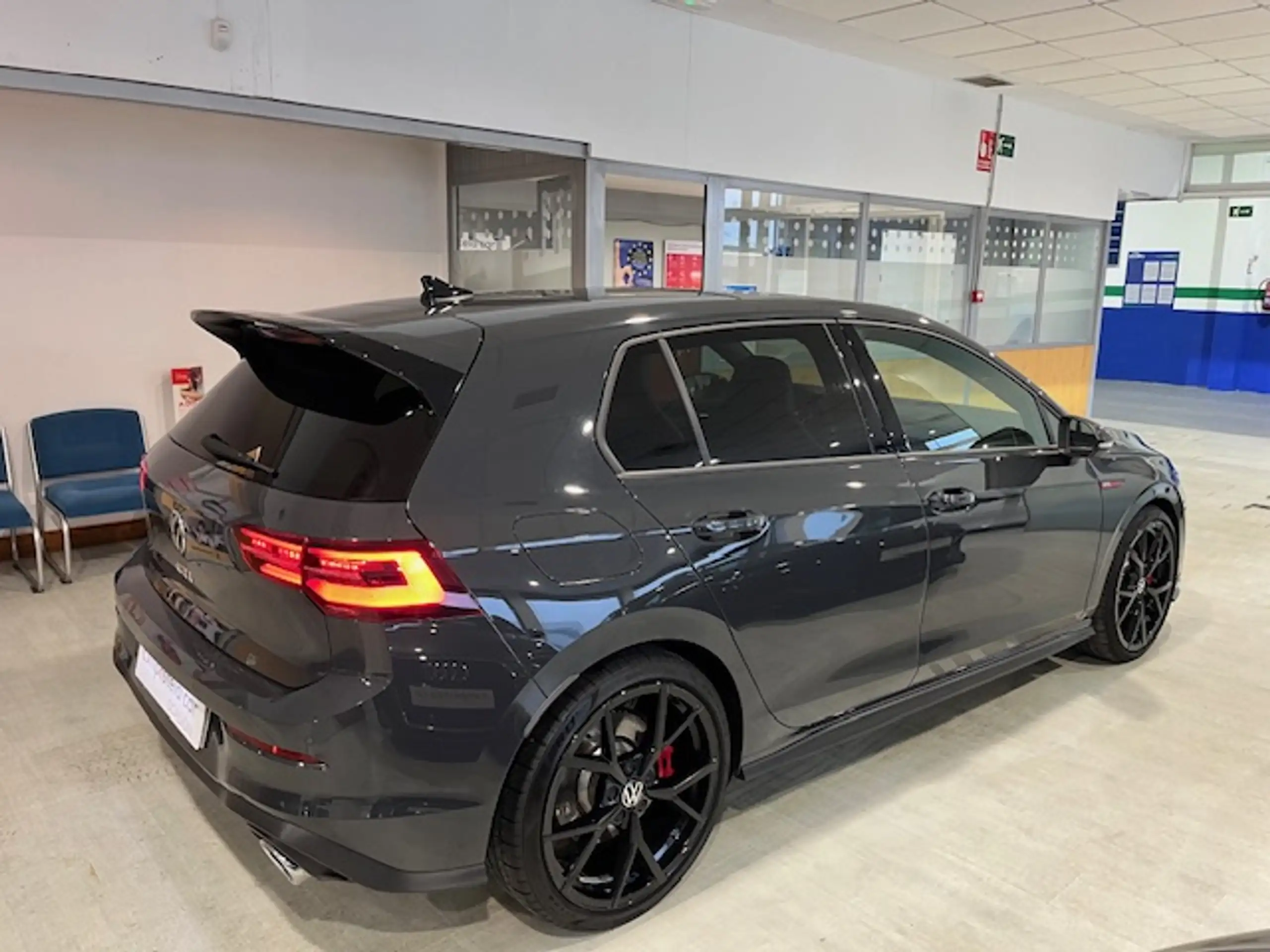 Volkswagen - Golf GTI