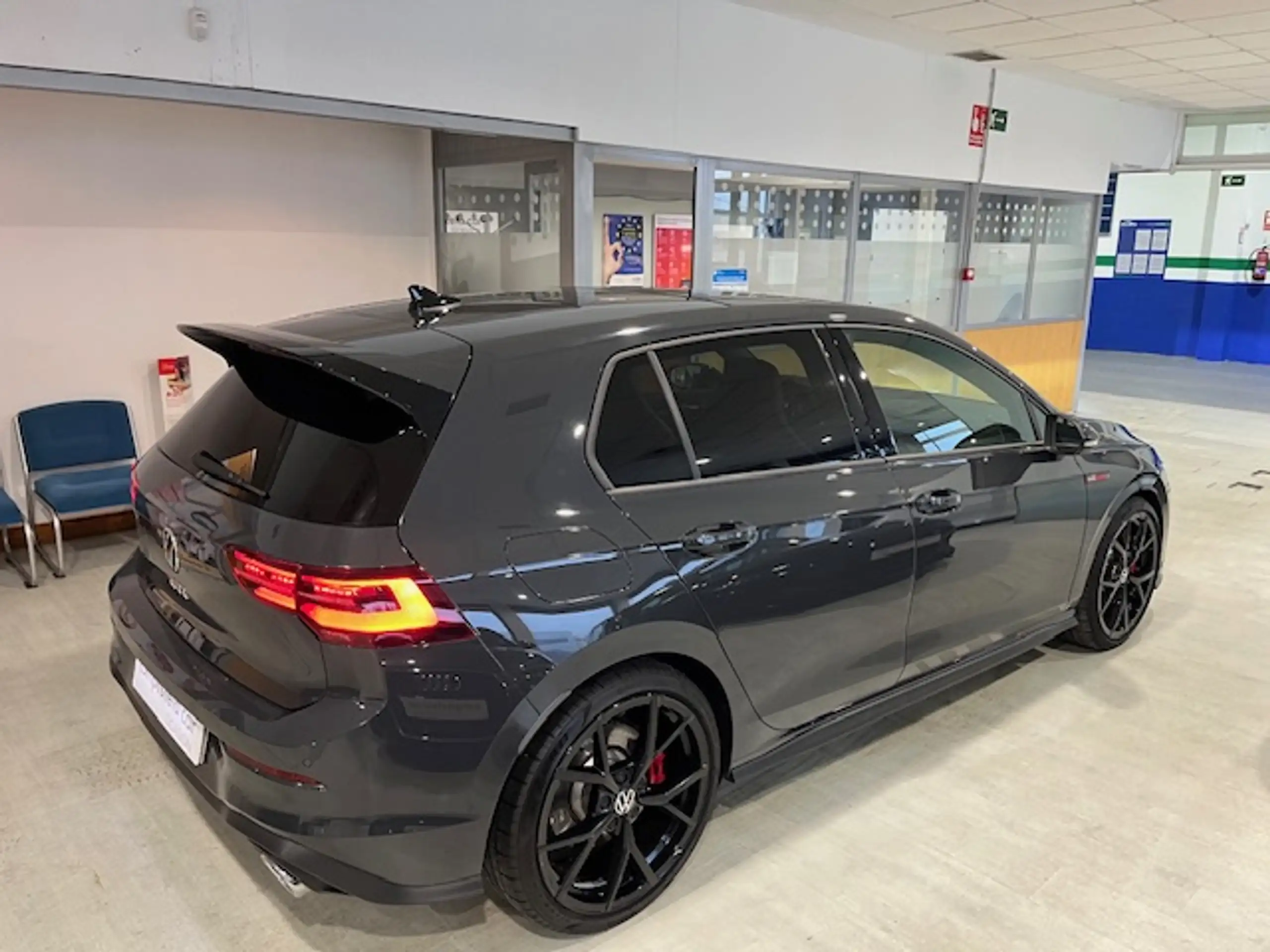 Volkswagen - Golf GTI