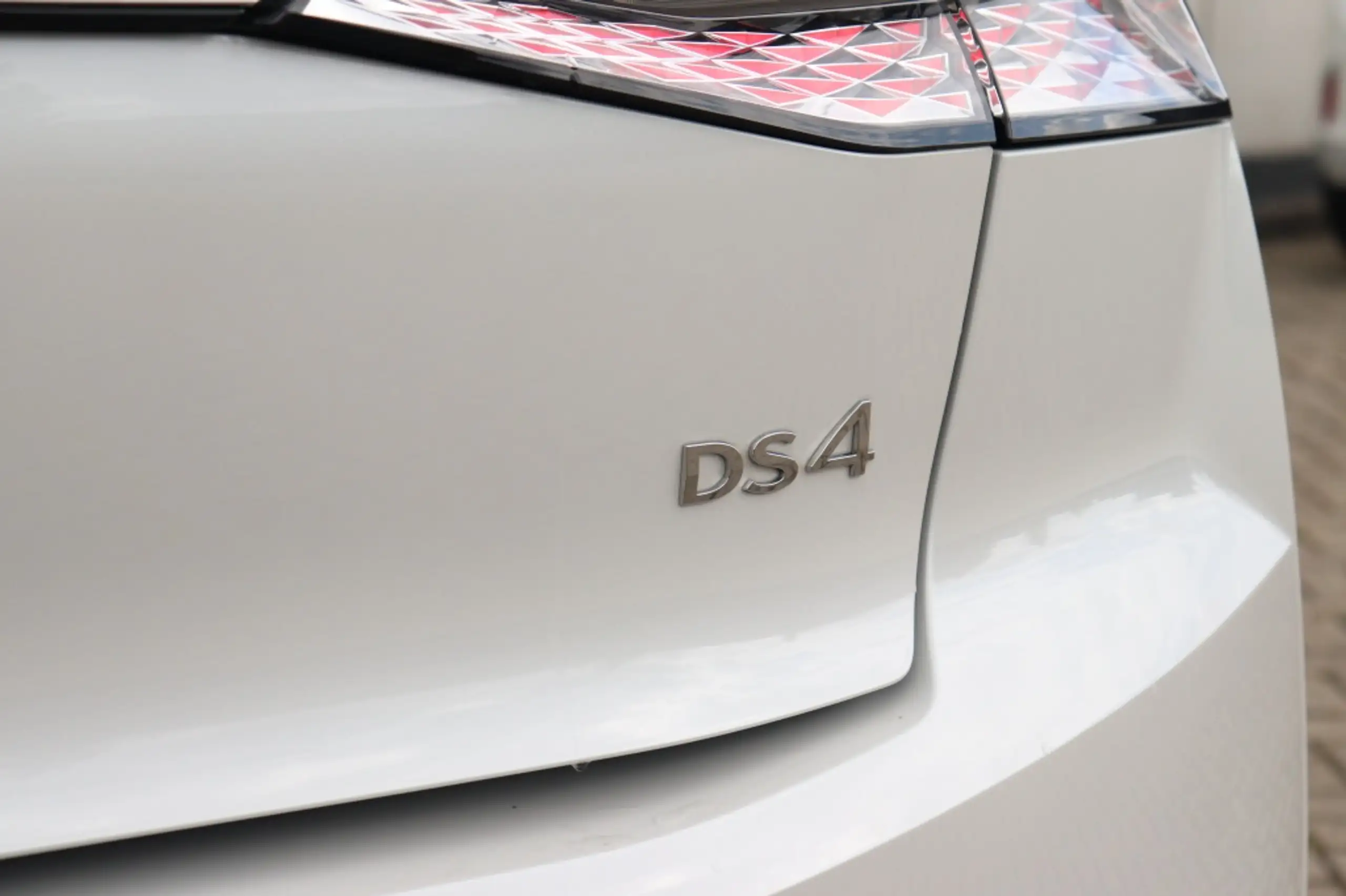 DS Automobiles - DS 4