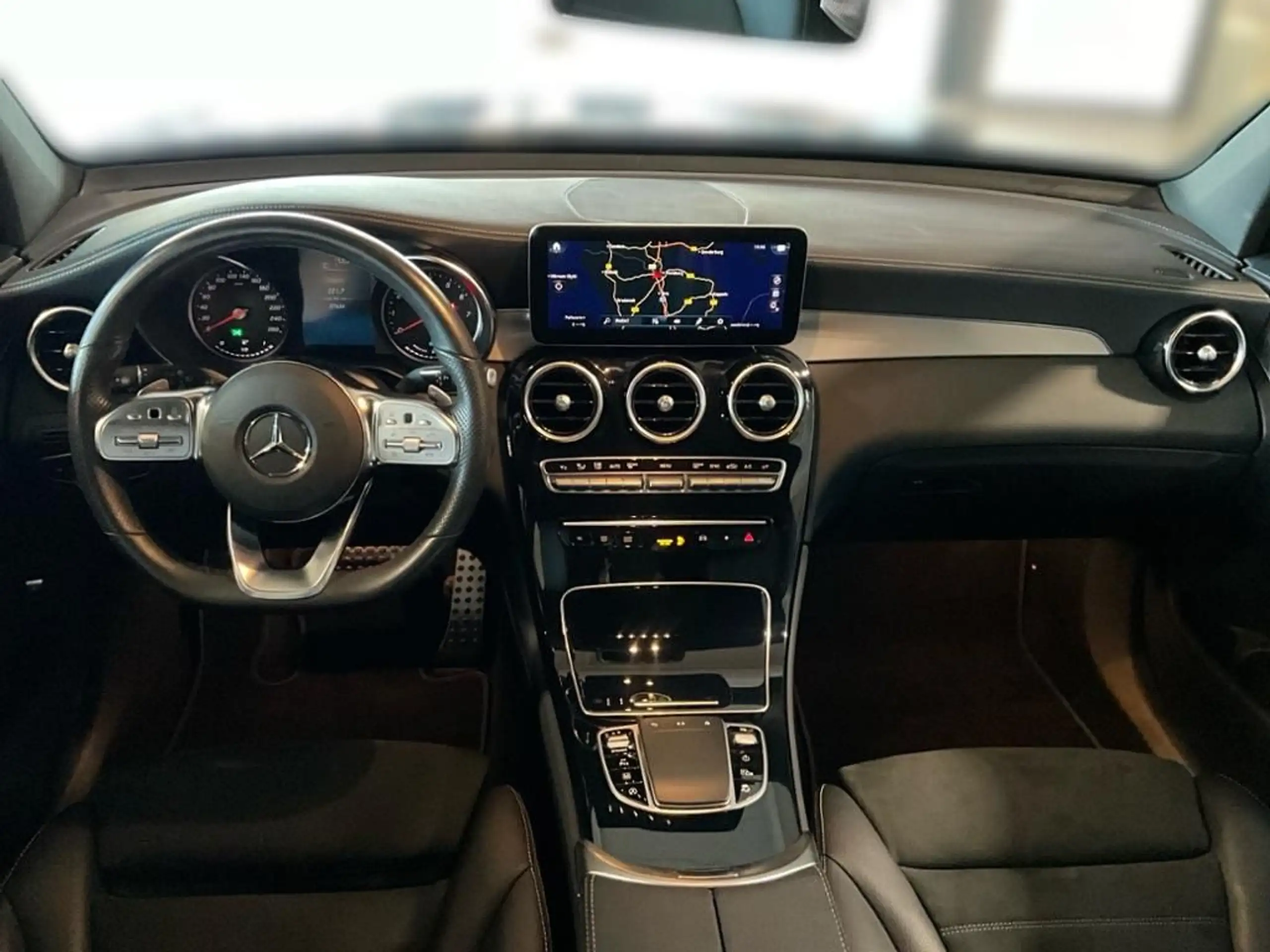 Mercedes-Benz - GLC 200