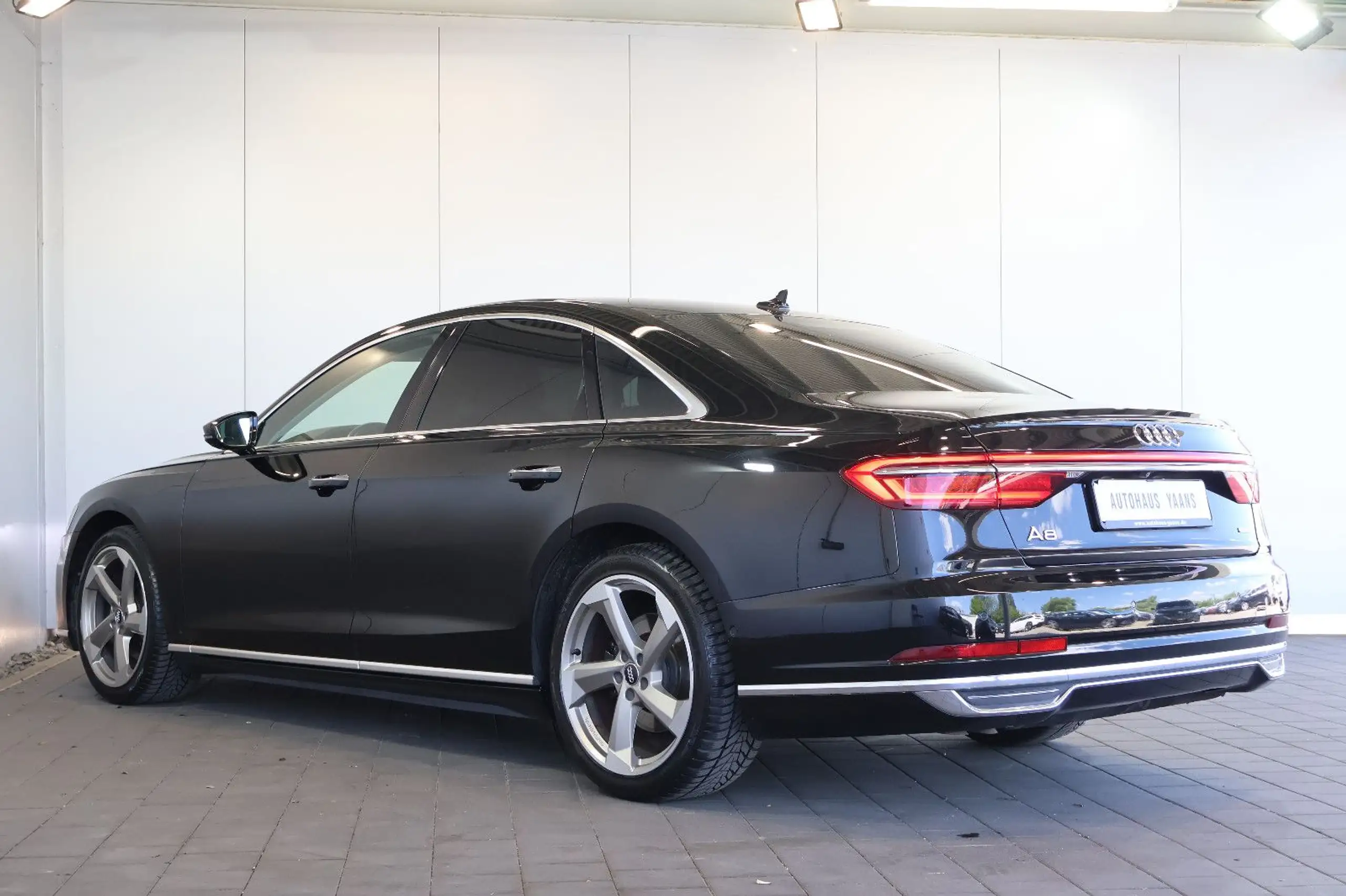 Audi - A8