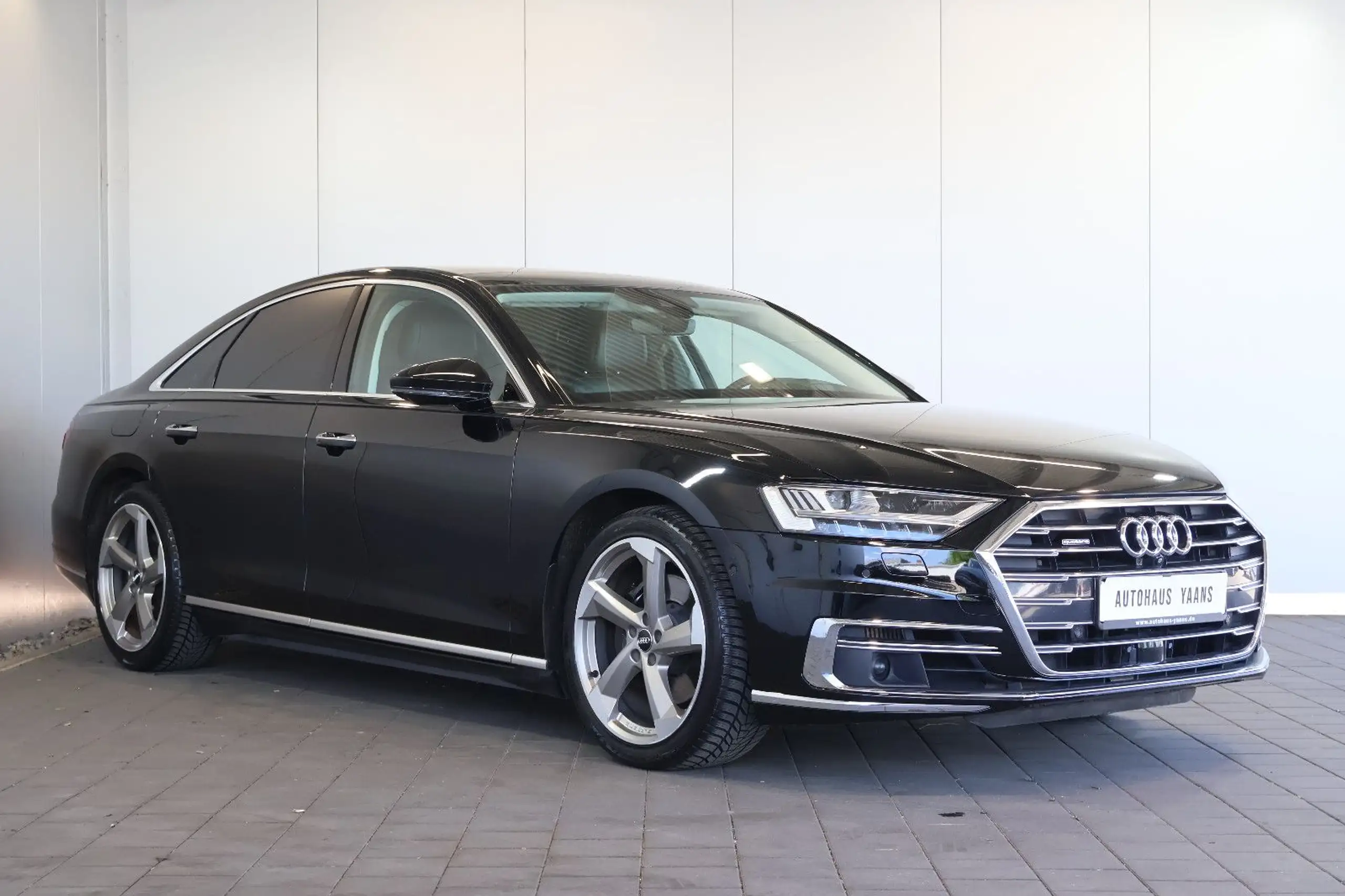 Audi - A8