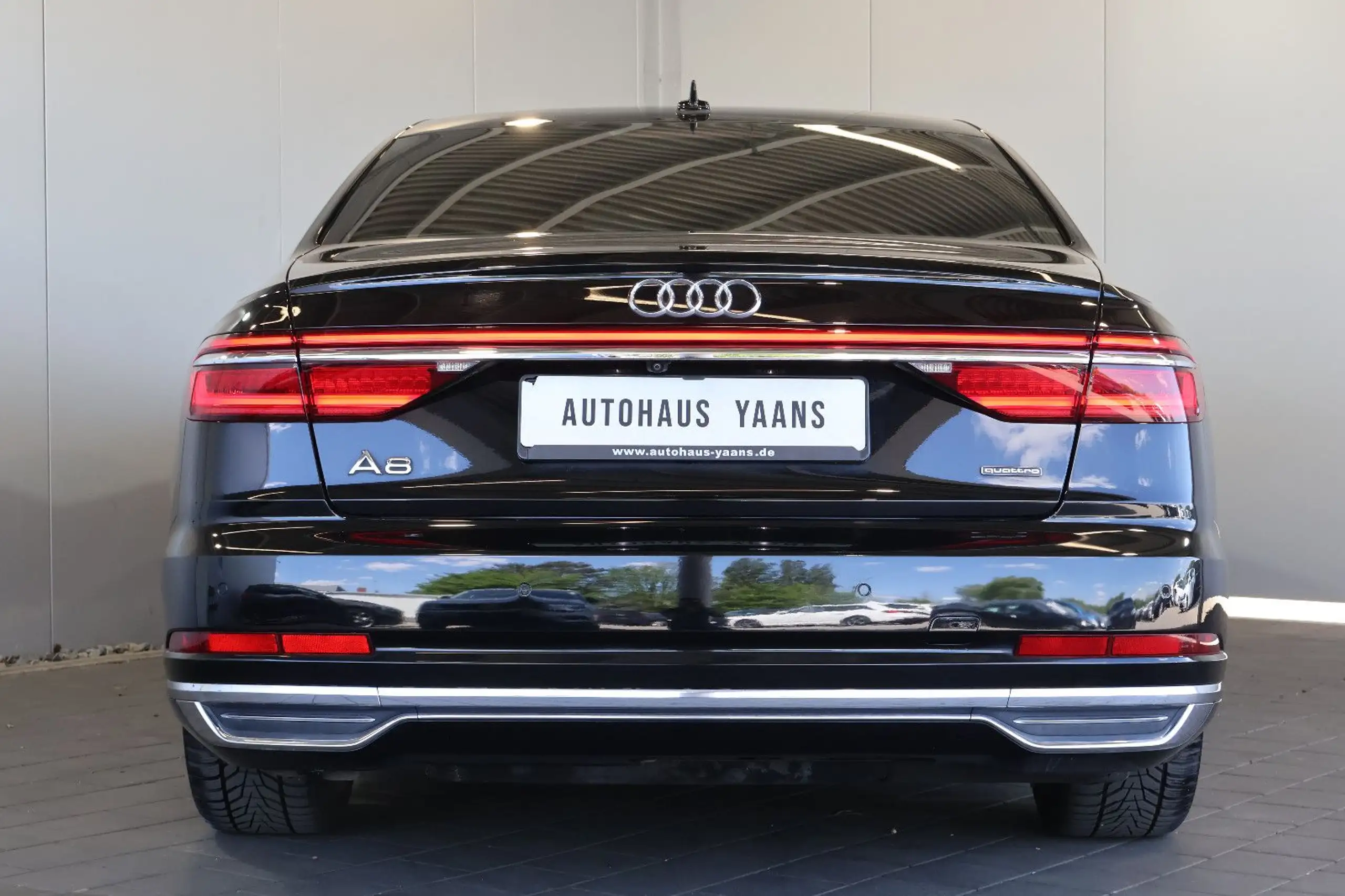 Audi - A8