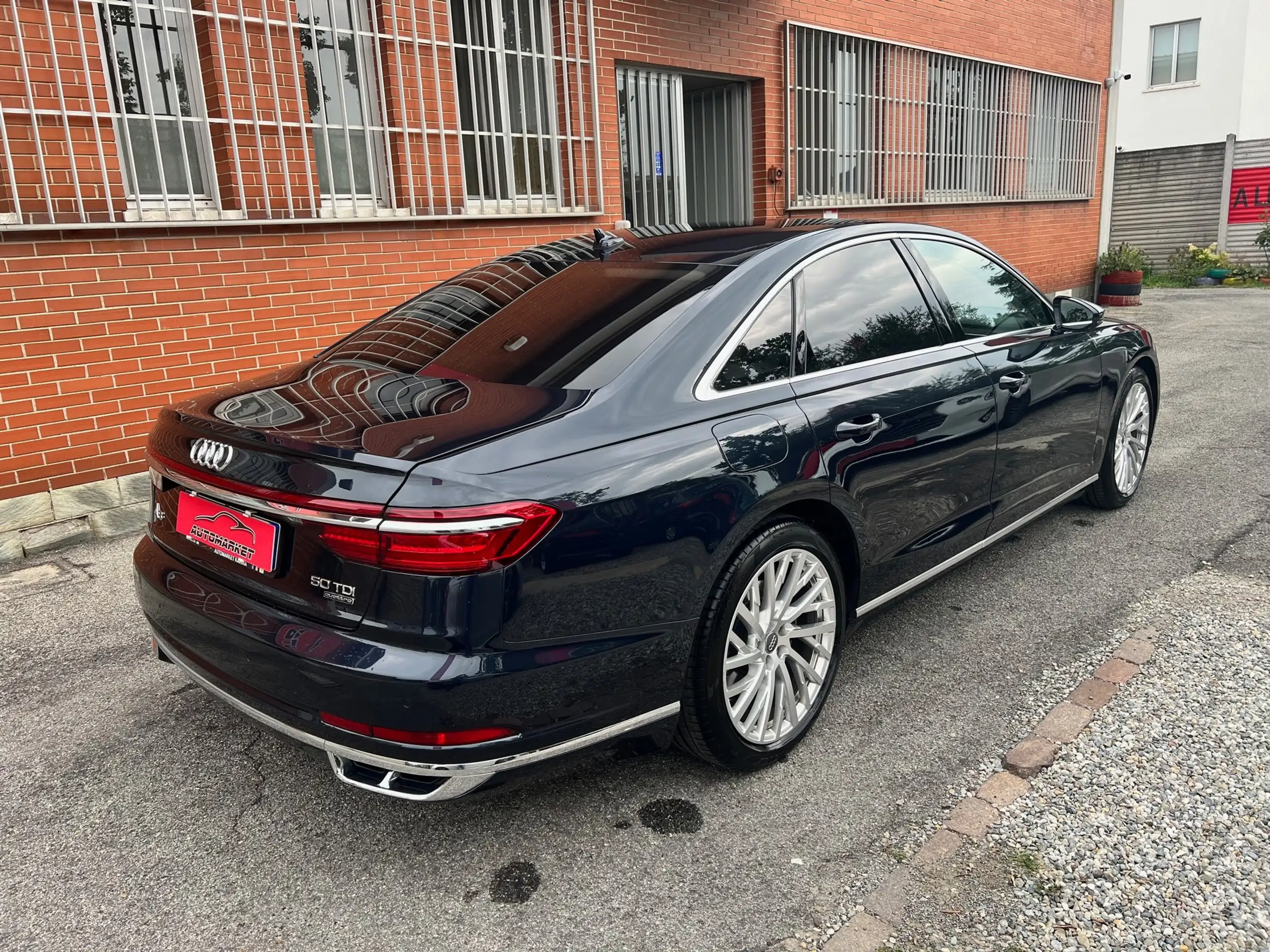 Audi - A8