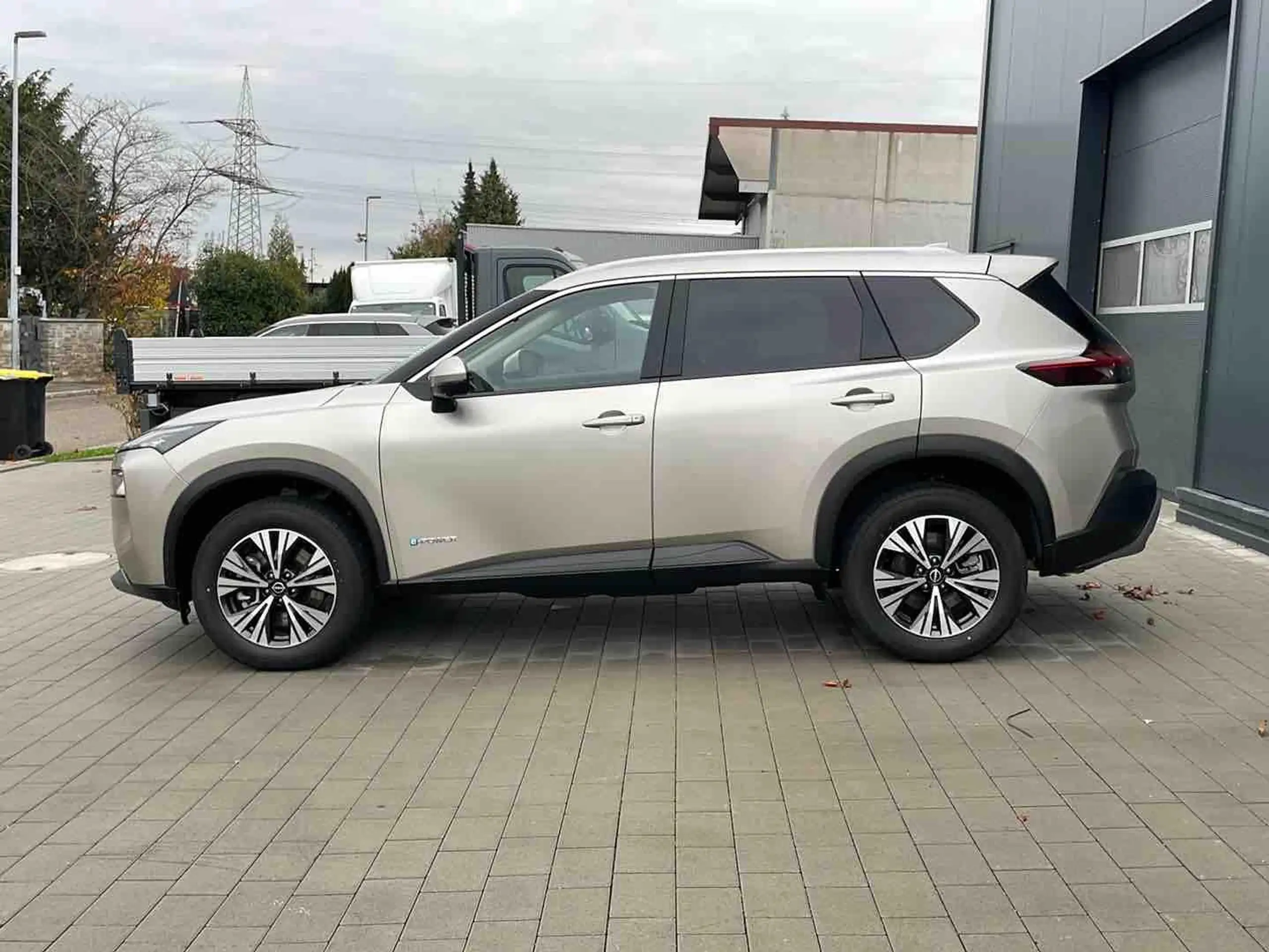 Nissan - X-Trail