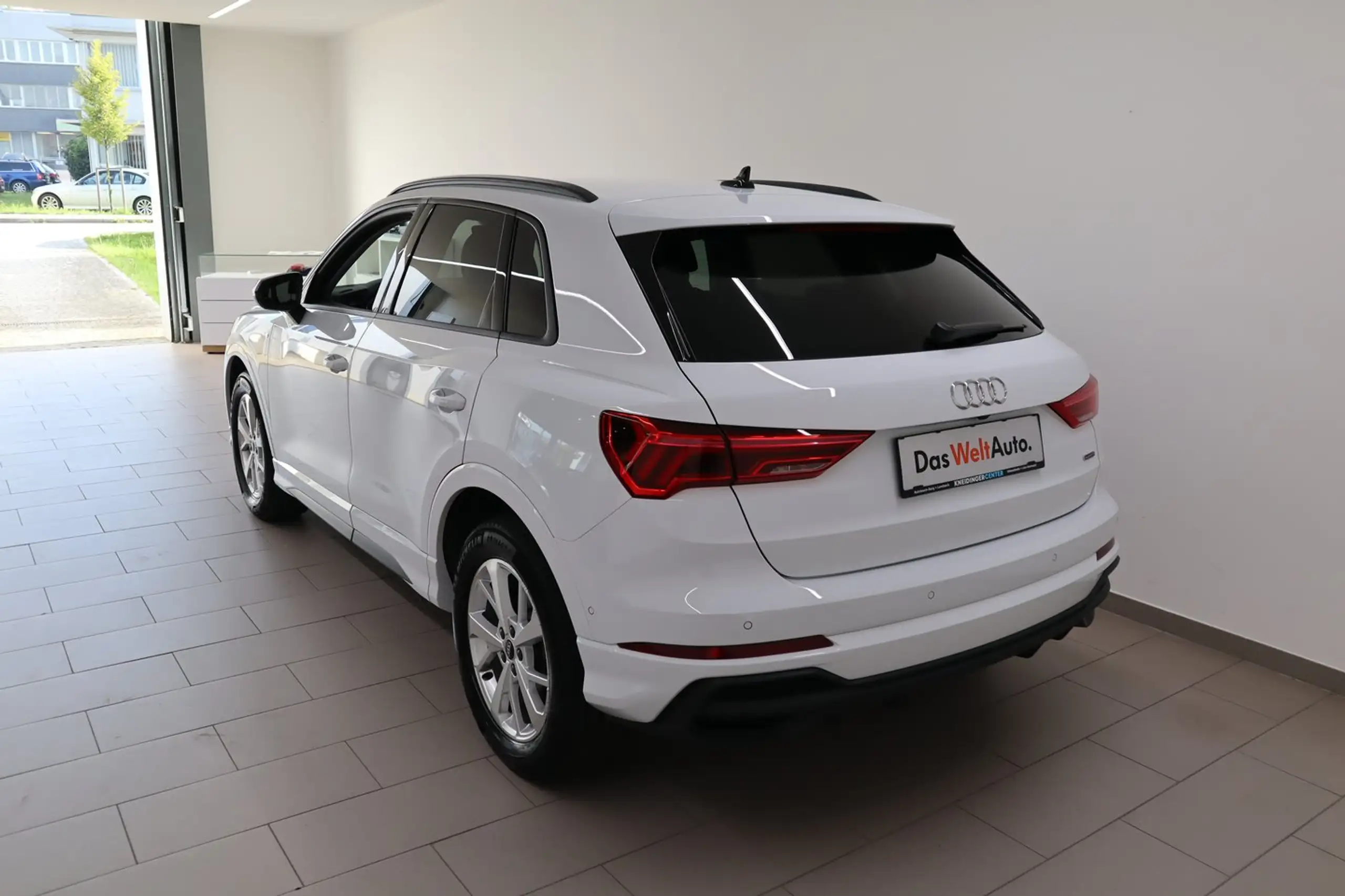 Audi - Q3