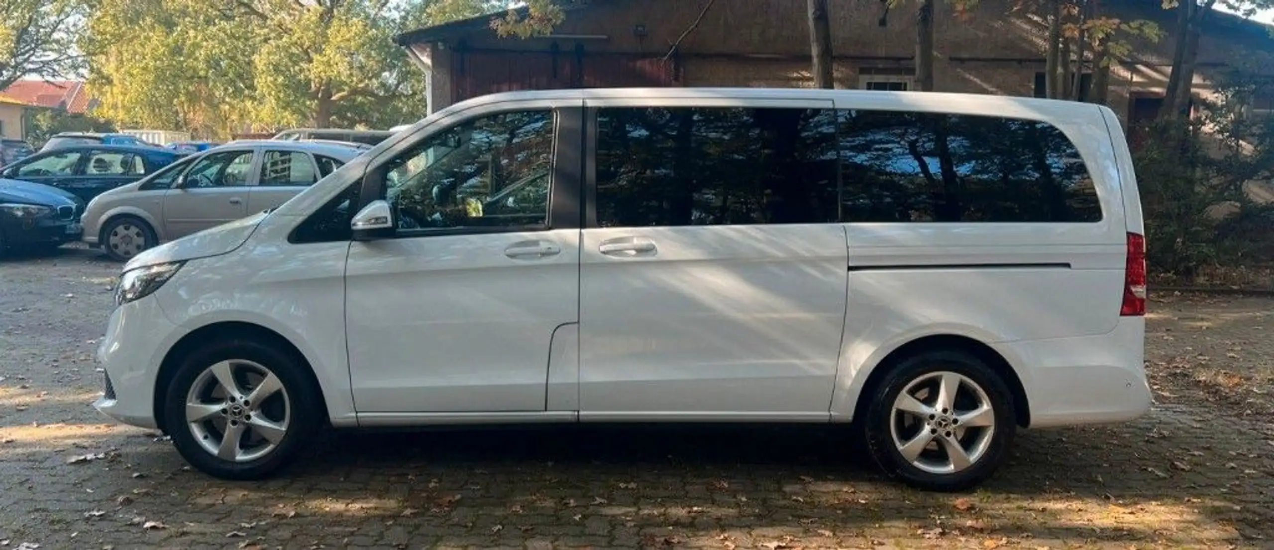 Mercedes-Benz - V 250