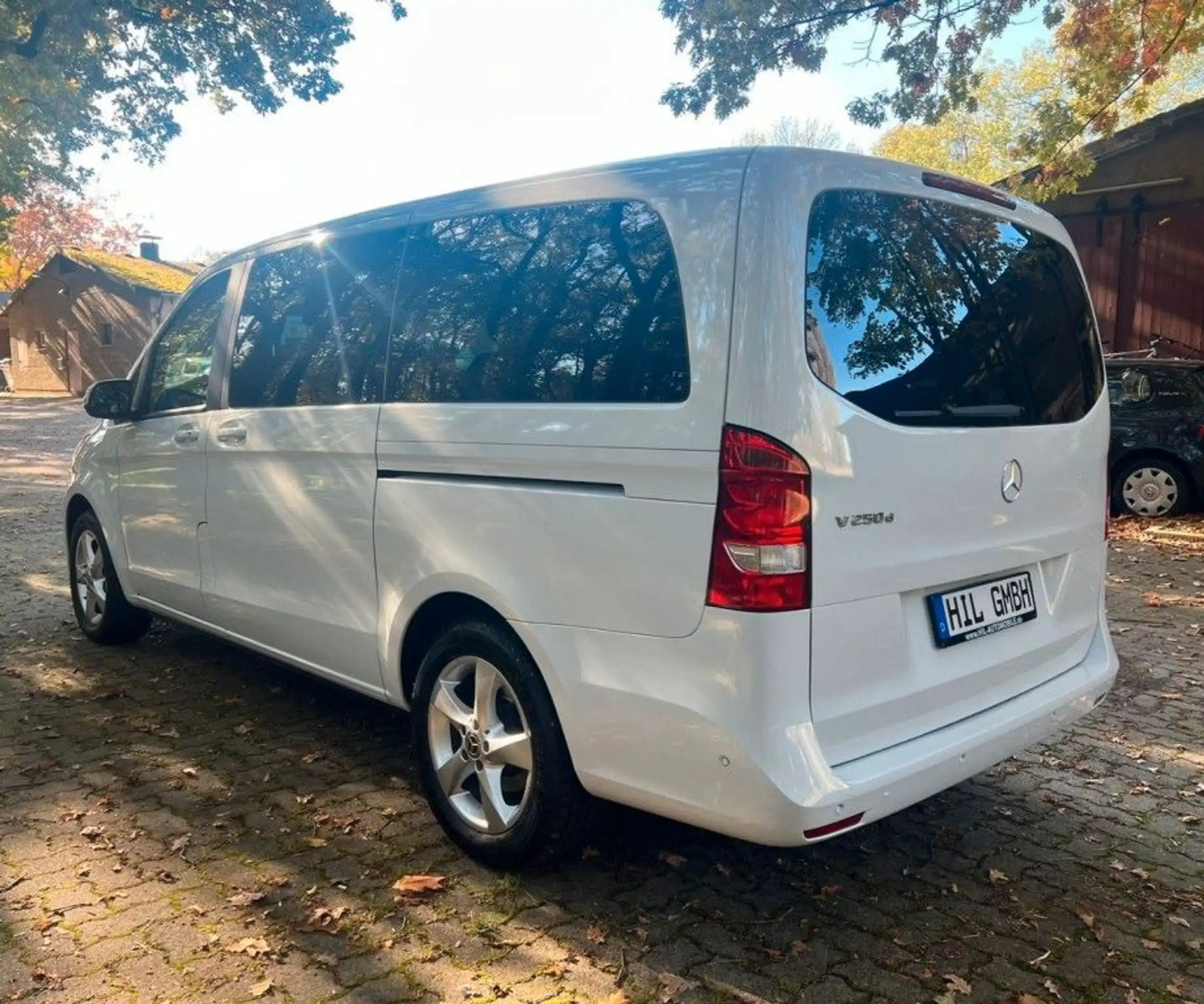 Mercedes-Benz - V 250