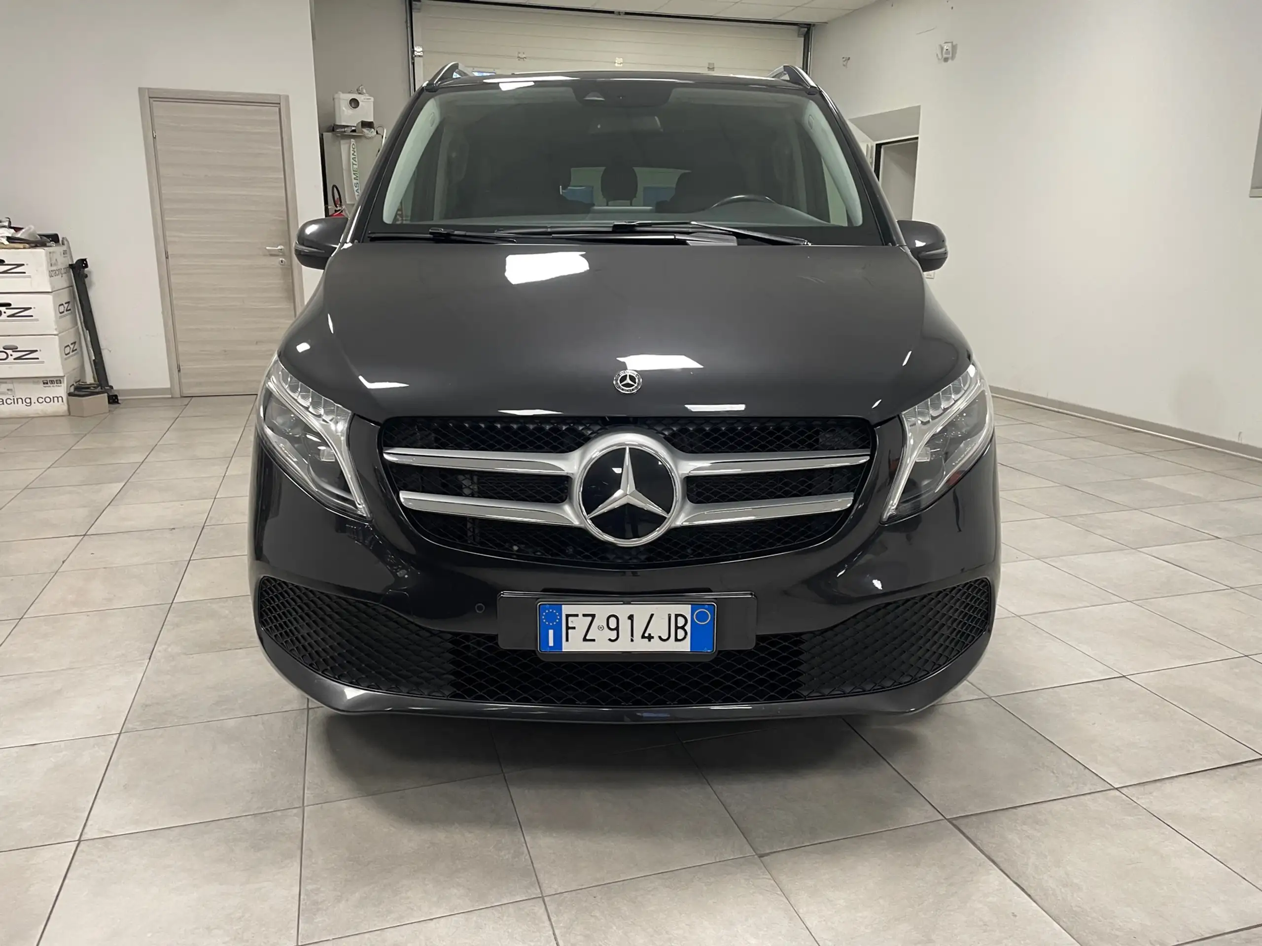 Mercedes-Benz - V