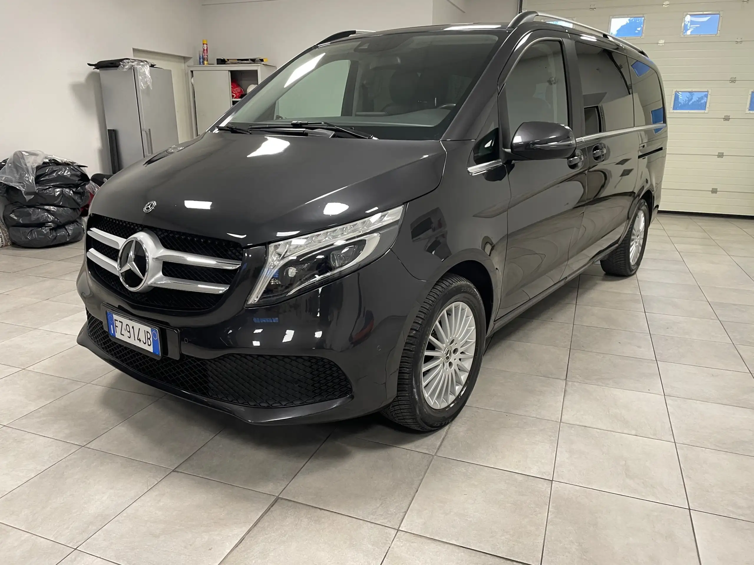 Mercedes-Benz - V