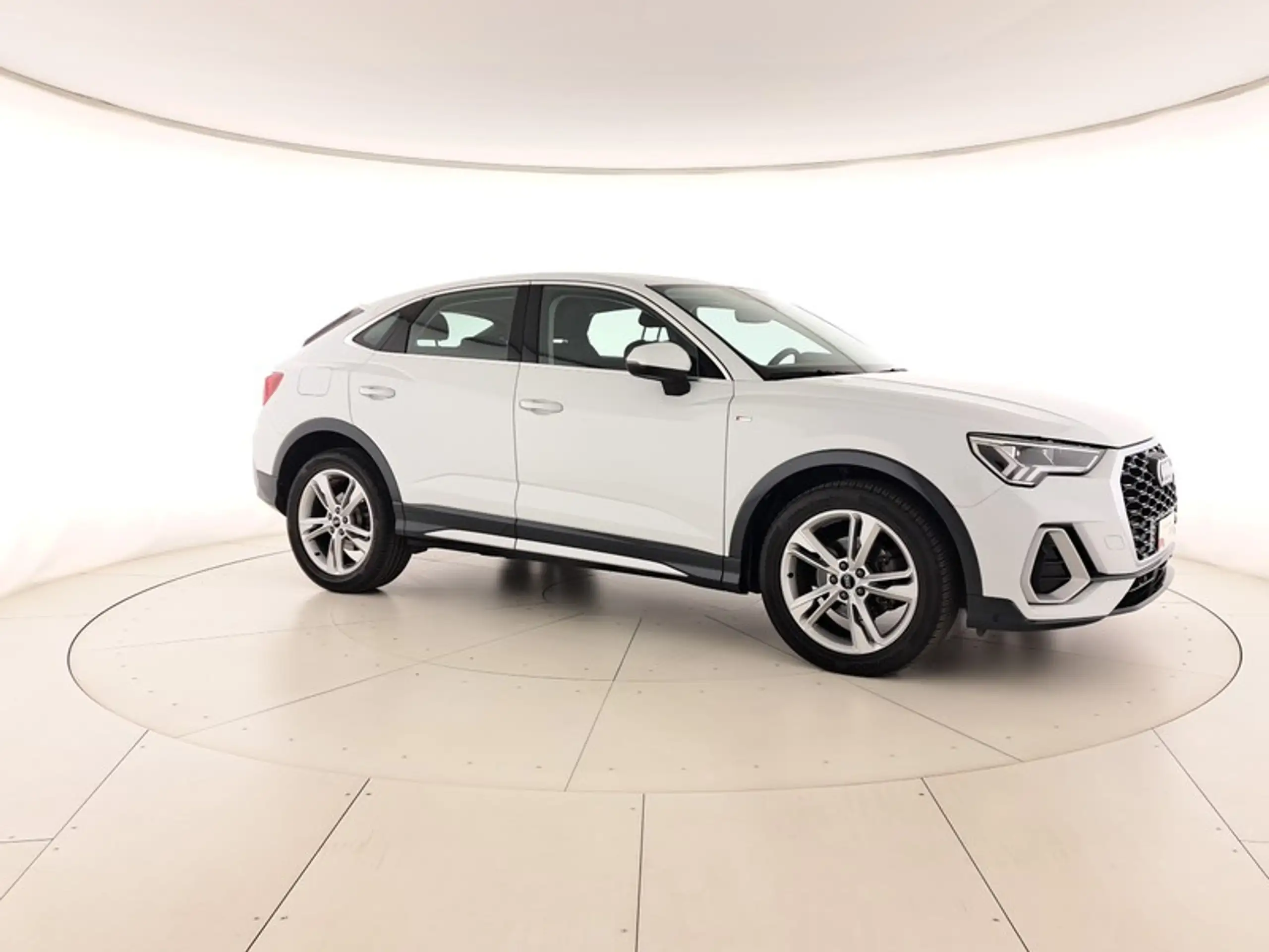 Audi - Q3