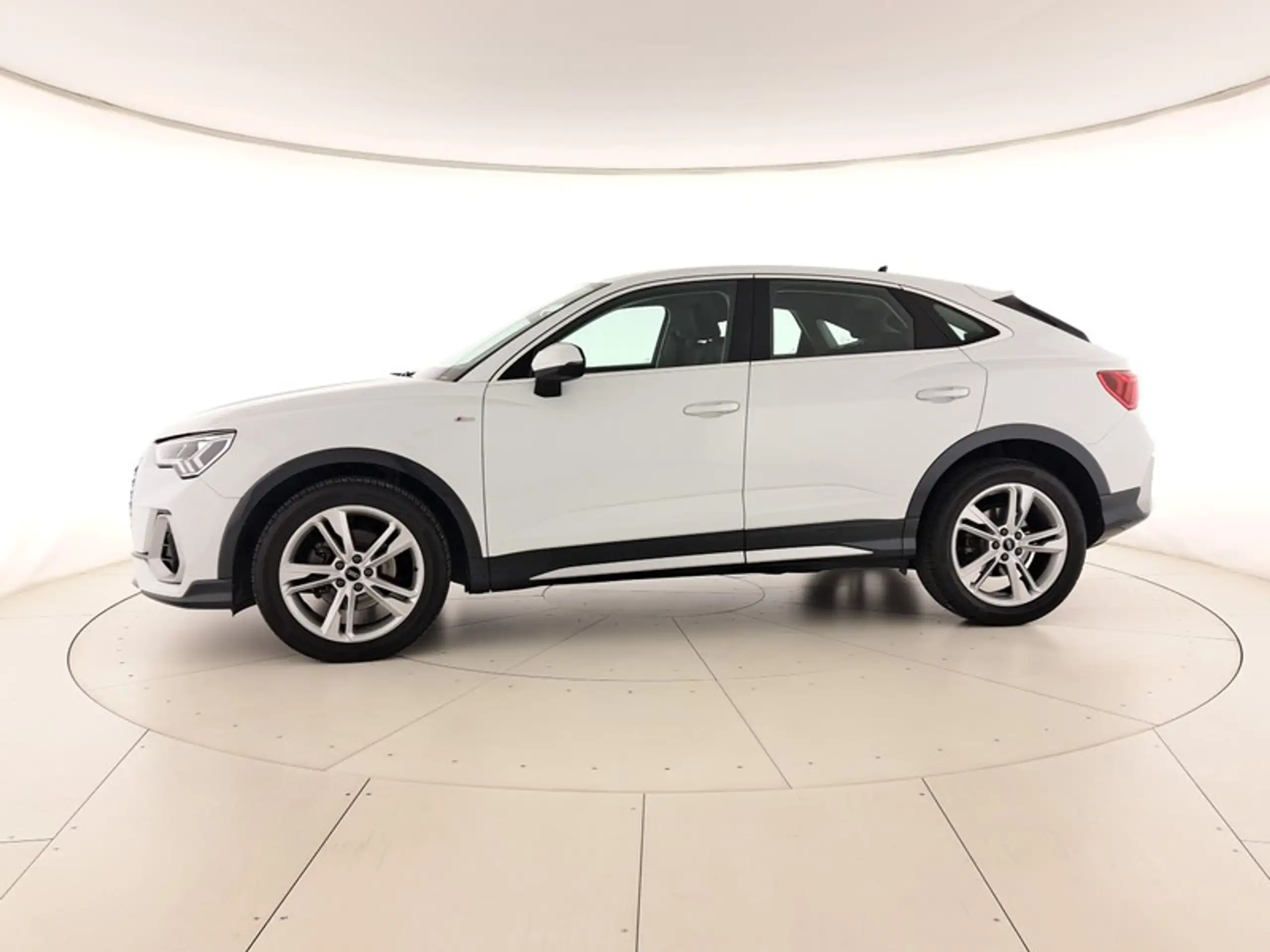 Audi - Q3