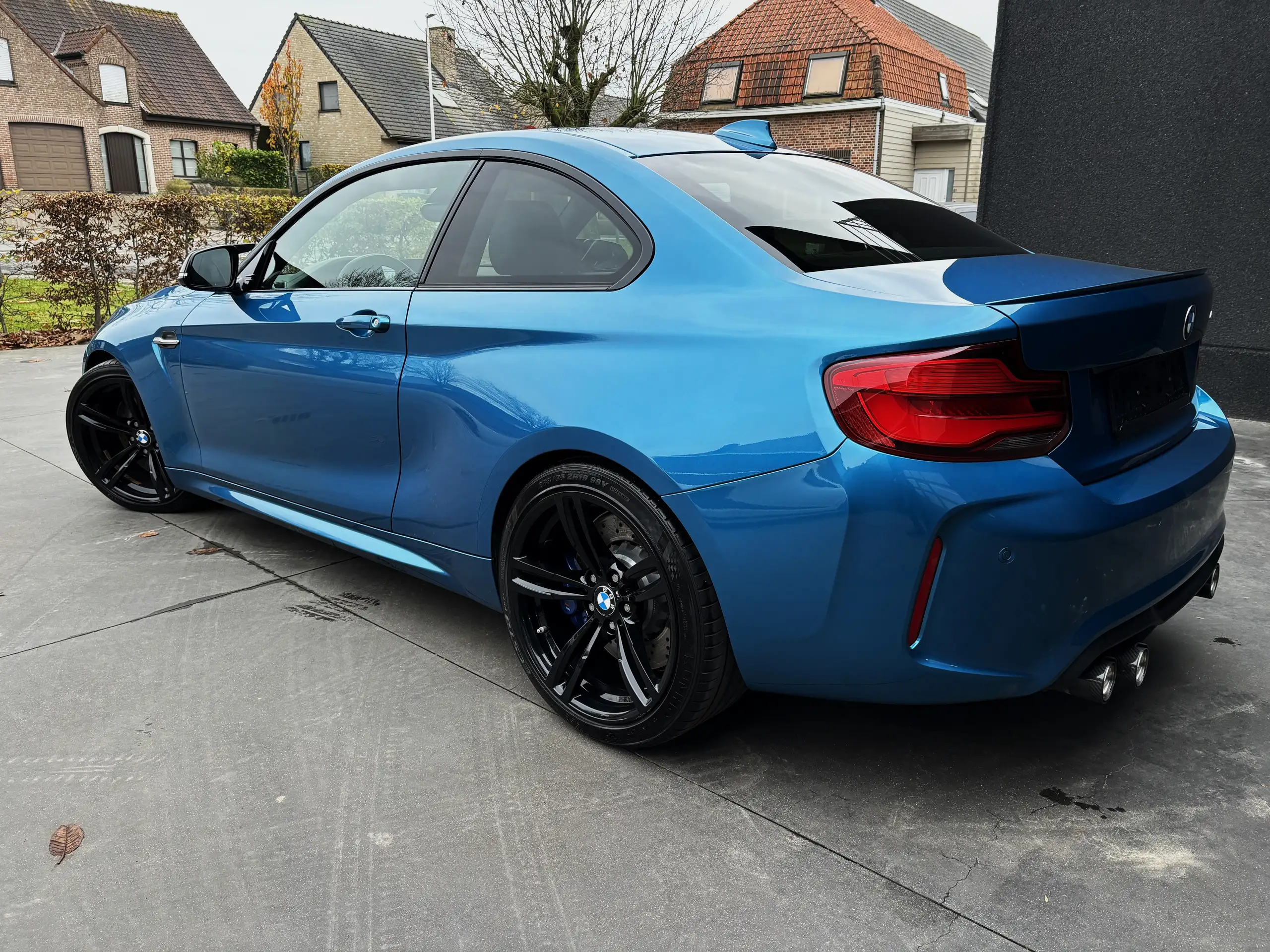 BMW - M2